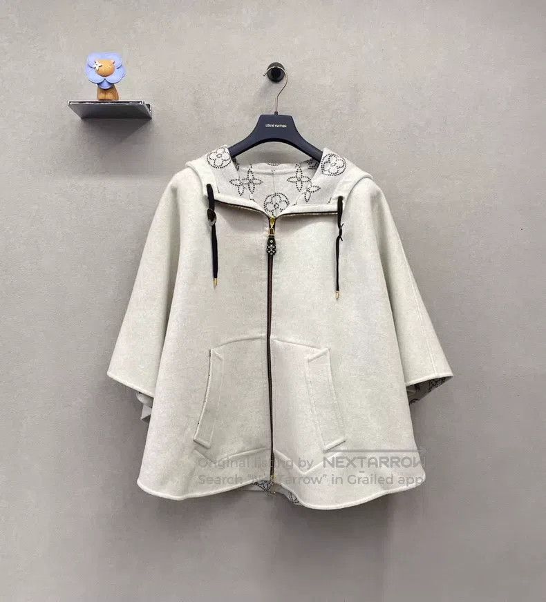 Louis Vuitton Louis Vuitton Hooded reversible Cape Size ONE SIZE - 1 Thumbnail