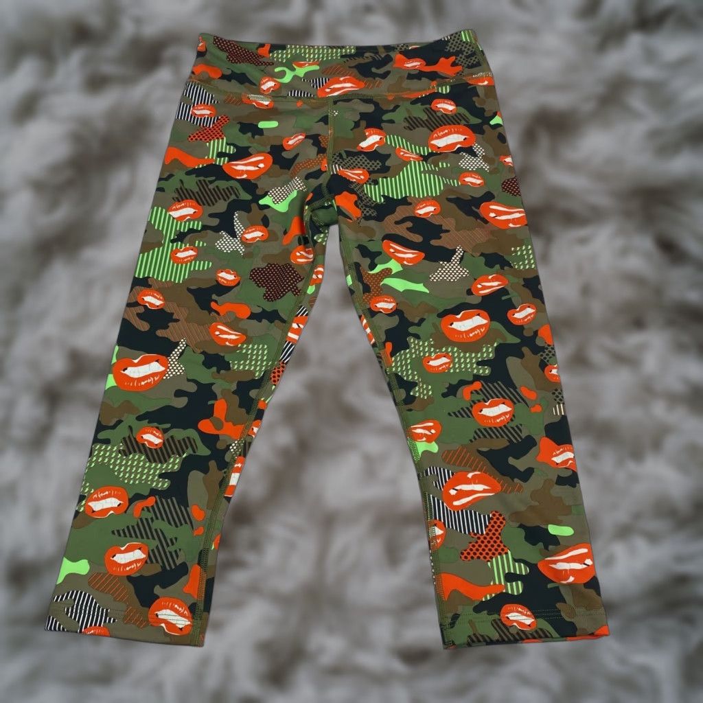 Vintage Zumba Womens Camoflouge Leggings W28 Capri Army green Low Rise Spley Lip Size 28" / US 6 / IT 42 - 1 Thumbnail