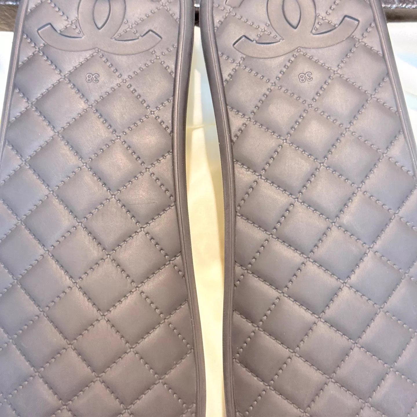 Chanel CHANEL Black & White Gold CC Slippers 38 New Size US 7.5 / IT 37.5 - 7 Thumbnail