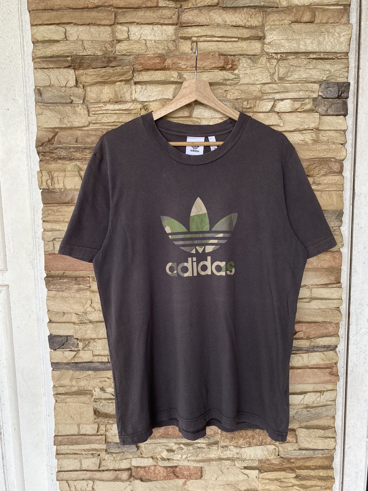 Adidas Adidas Trefoil Big Logo Camo Tshirt Size US L / EU 52-54 / 3 - 1 Thumbnail