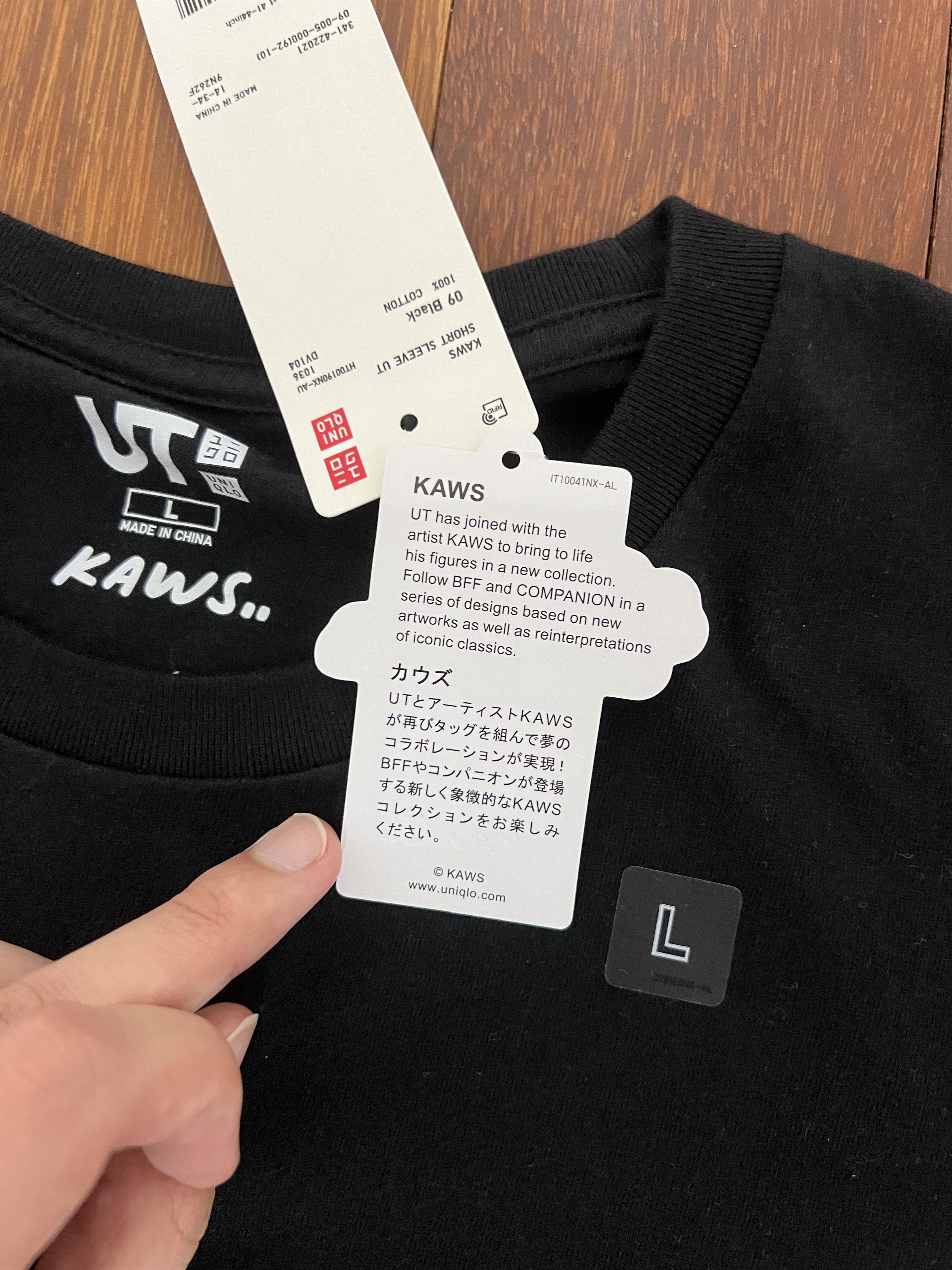 Kaws × Uniqlo 💚 Kaws x Uniqlo Wordmark Tee Black Large NEW Size US L / EU 52-54 / 3 - 7 Thumbnail
