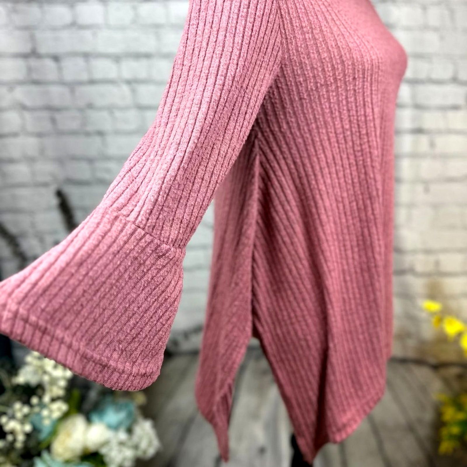 Other Love by Chesley Scoop Neck, Bell Sleeves Sweater - size M Size M / US 6-8 / IT 42-44 - 7 Thumbnail