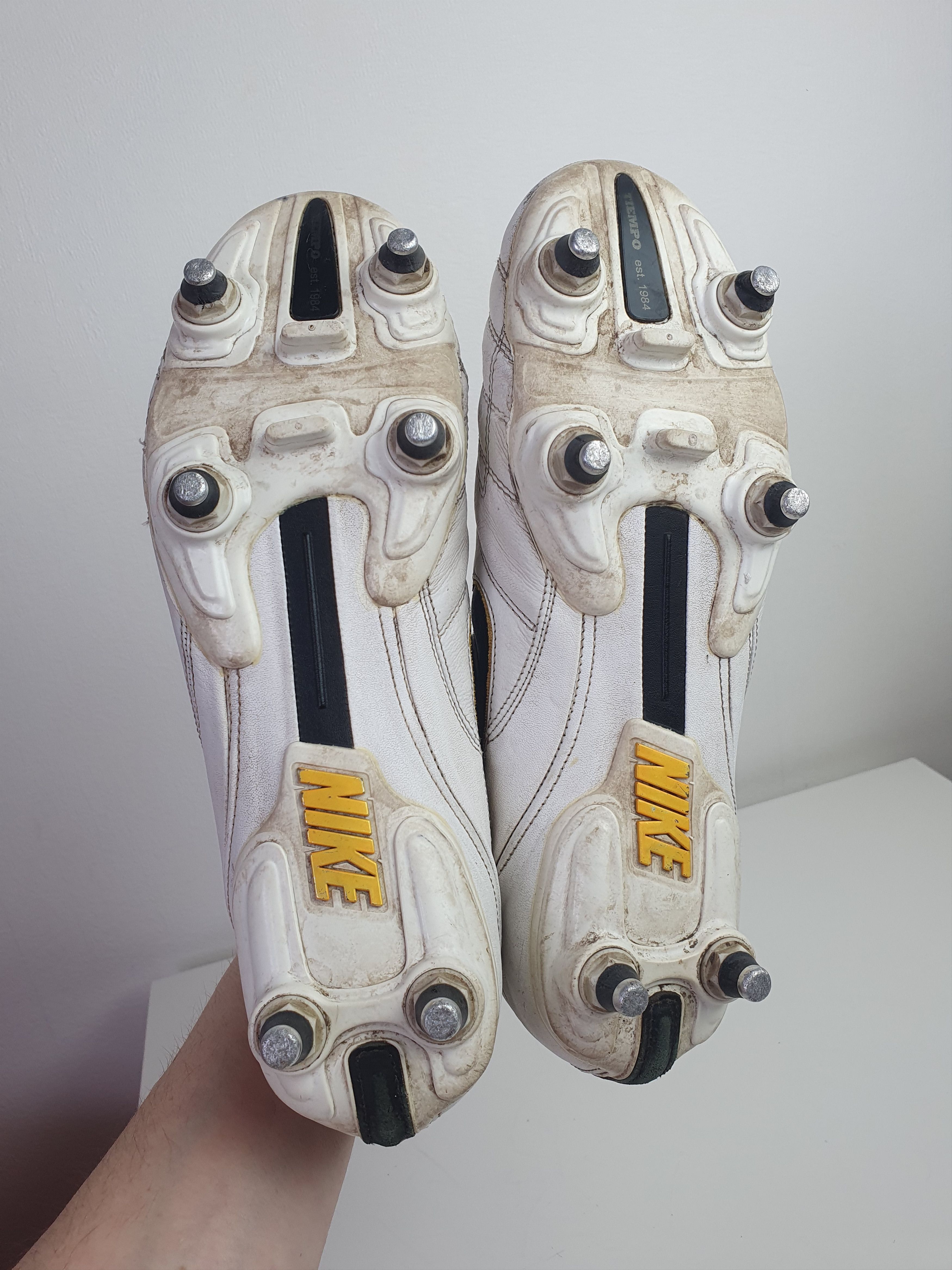 Nike Football Boots Rare Nike Tiempo Legend Size UK8 White Size US 9 / EU 42 - 16 Thumbnail