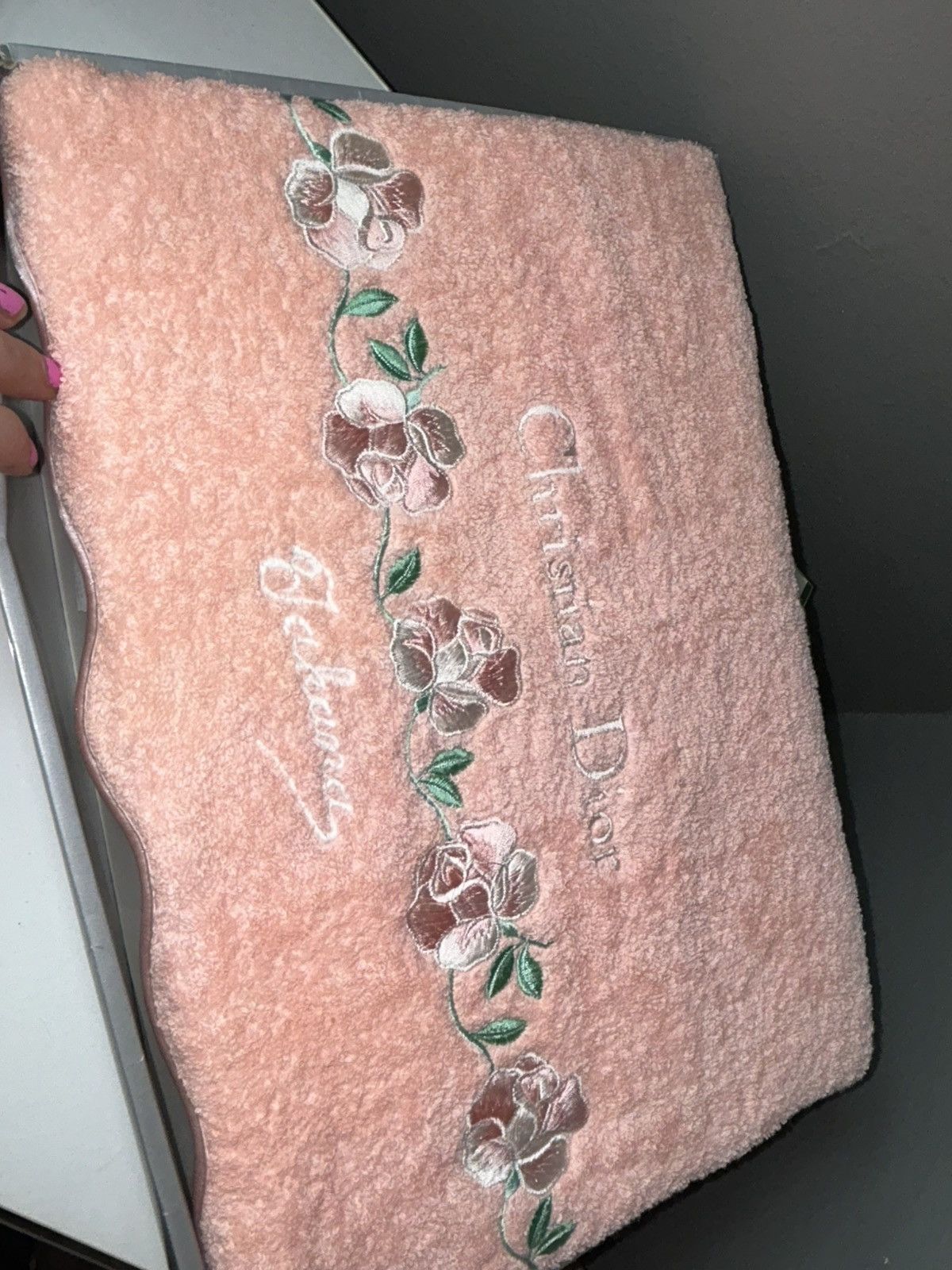 Dior Dior Peach Pink Floral Embroidered Bath Towel in Box Size ONE SIZE - 6 Thumbnail
