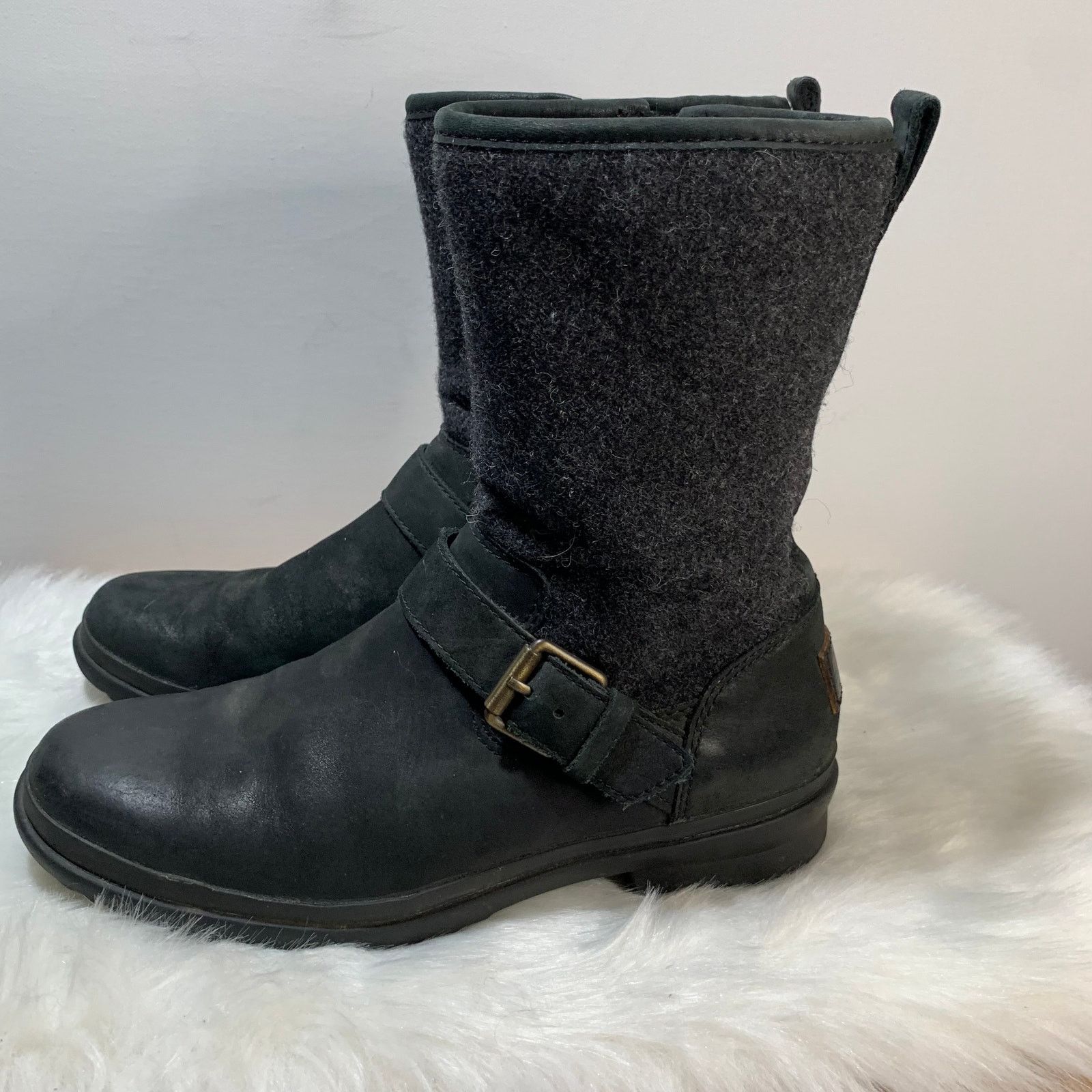 Ugg Ugg Women's Robbie Side Zip Leather & Wool Boots Size 6 Size US 6 / IT 36 - 8 Thumbnail