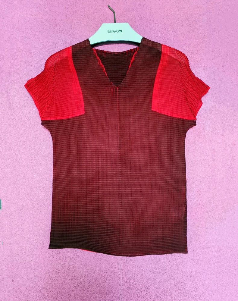 Issey Miyake Issey Miyake size:2 Red V-neck two-tone short-sleeved T-sh Size L / US 10 / IT 46 - 1 Thumbnail