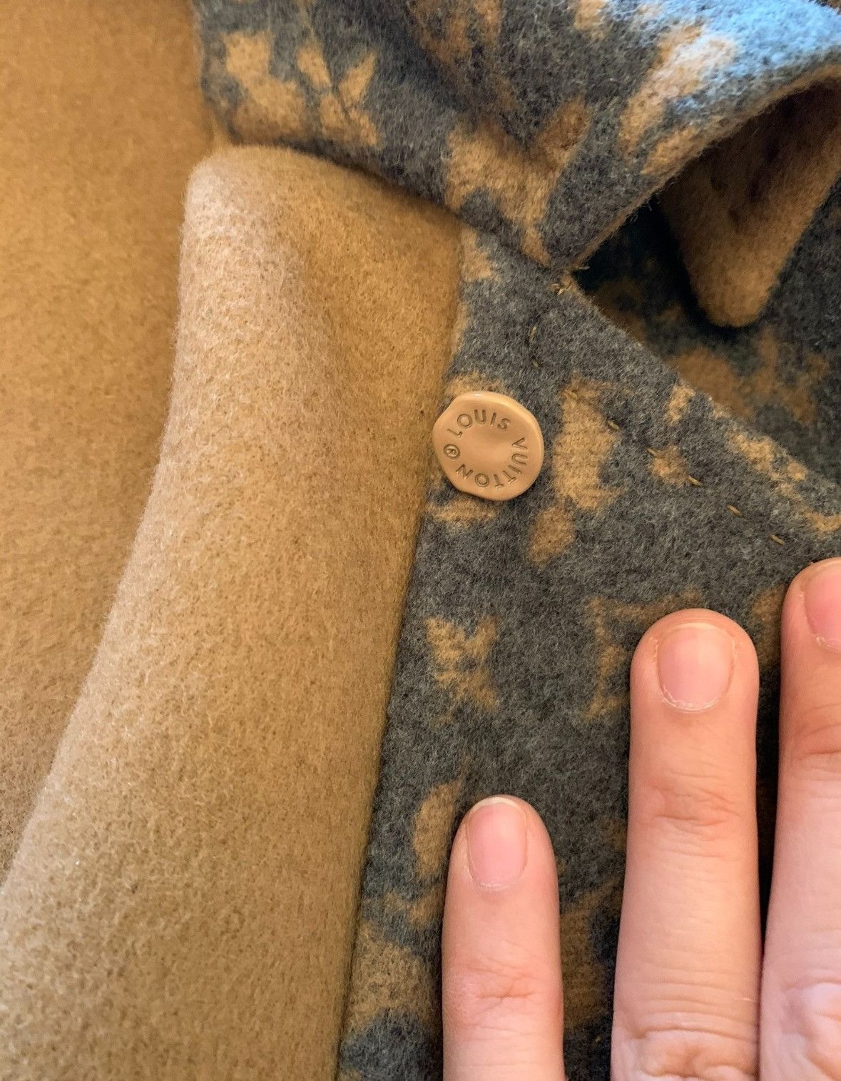 Louis Vuitton Louis Vuitton Brown wool reversible jacket with full-print Size US M / EU 48-50 / 2 - 7 Thumbnail