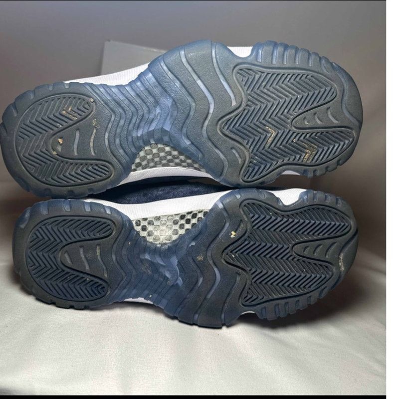 Jordan Brand × Nike Size 7.5 Air Jordan 11 Retro Midnight Navy Velvet Women's Size US 7.5 / IT 37.5 - 6 Thumbnail
