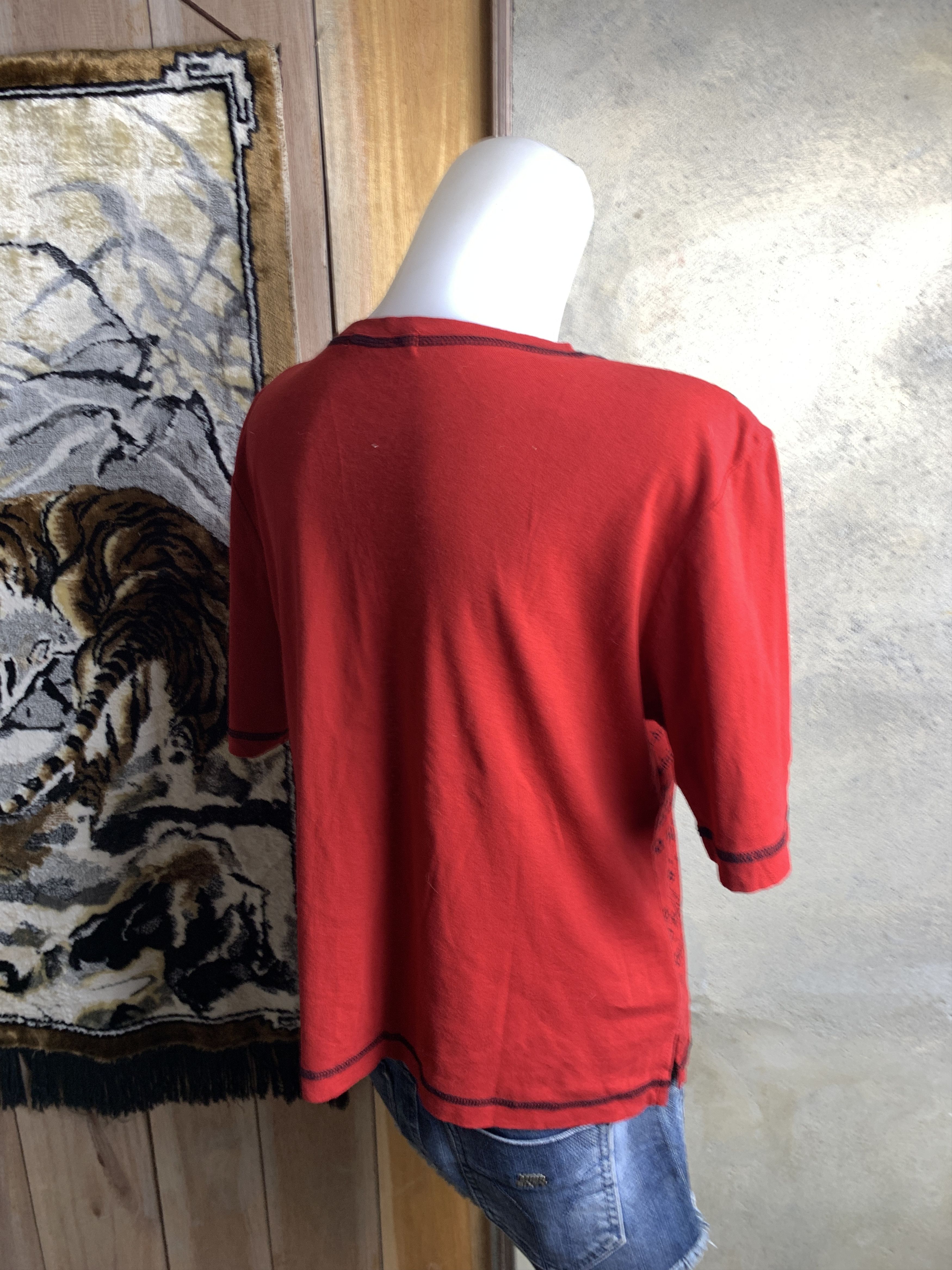 Japanese Brand 2000s Gardenia Red Contrast Sigilism Poem Crop Fit Tee (M) Size M / US 6-8 / IT 42-44 - 3 Thumbnail