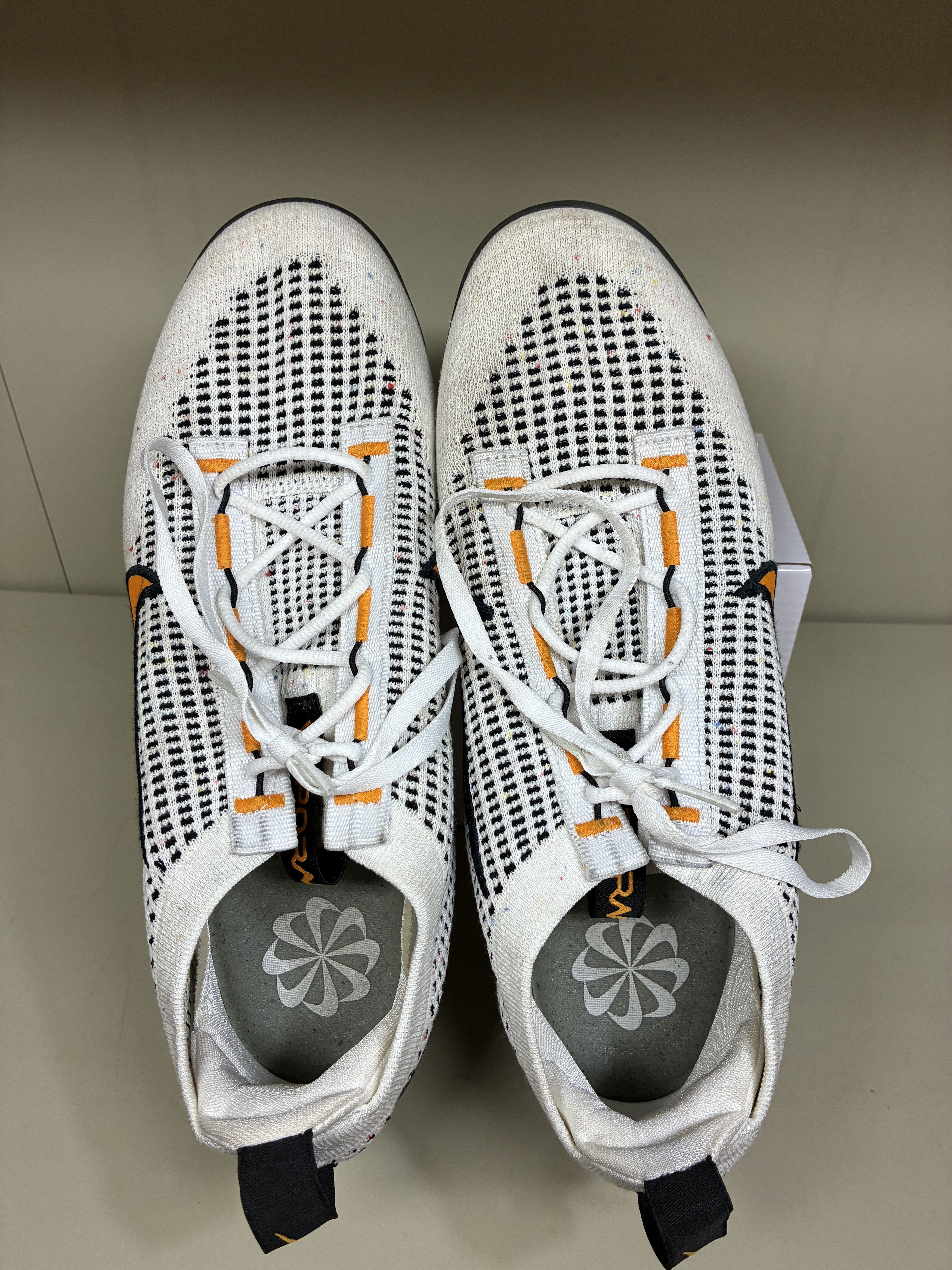 Nike Nike Air VaporMax 2021 Flyknit White Kumquat Men's Size 10 Size US 10 / EU 43 - 3 Thumbnail