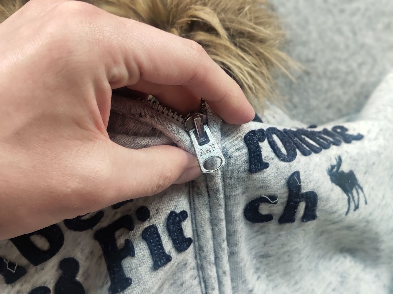 Abercrombie & Fitch Vintage Abercrombie Zip Fur Hoodie Y2K if six was nine LGB Size US L / EU 52-54 / 3 - 12 Thumbnail