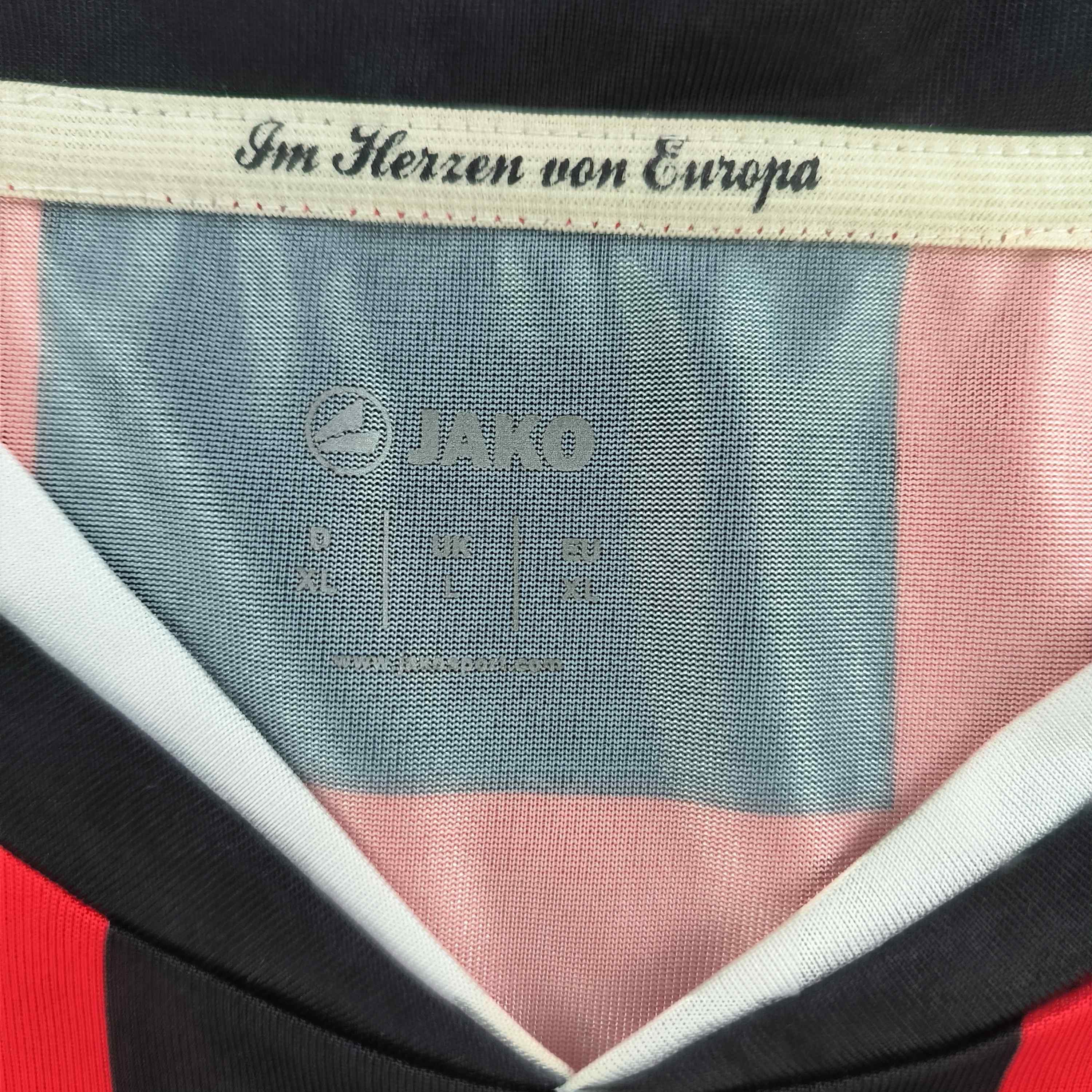 Other SIGNED Eintracht Frankfurt 10-11 Jako #10 football jersey XL Size US XL / EU 56 / 4 - 4 Thumbnail