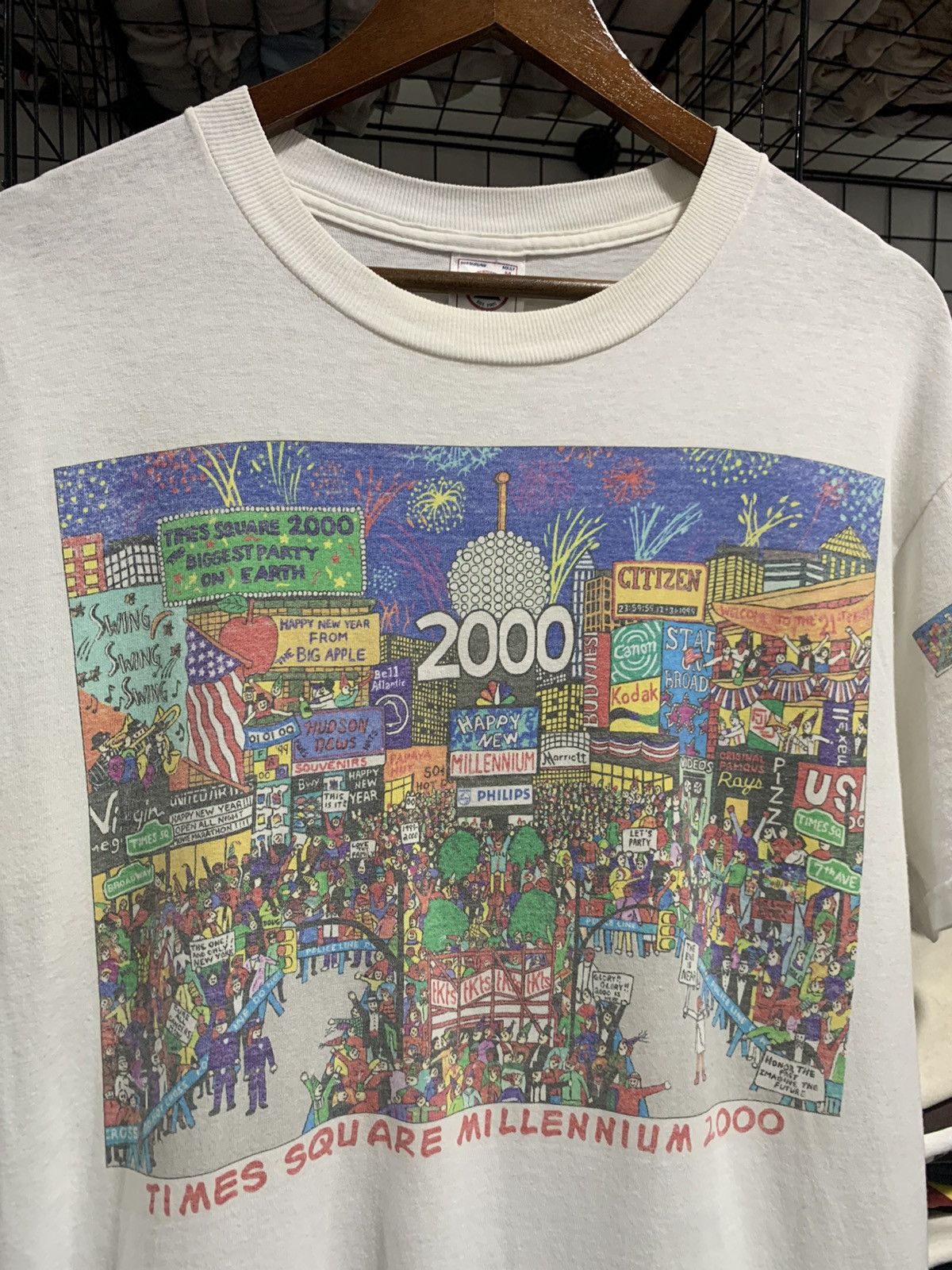 Vintage Vintage Times Square Millenium 2000 Tshirt Size US M / EU 48-50 / 2 - 2 Thumbnail