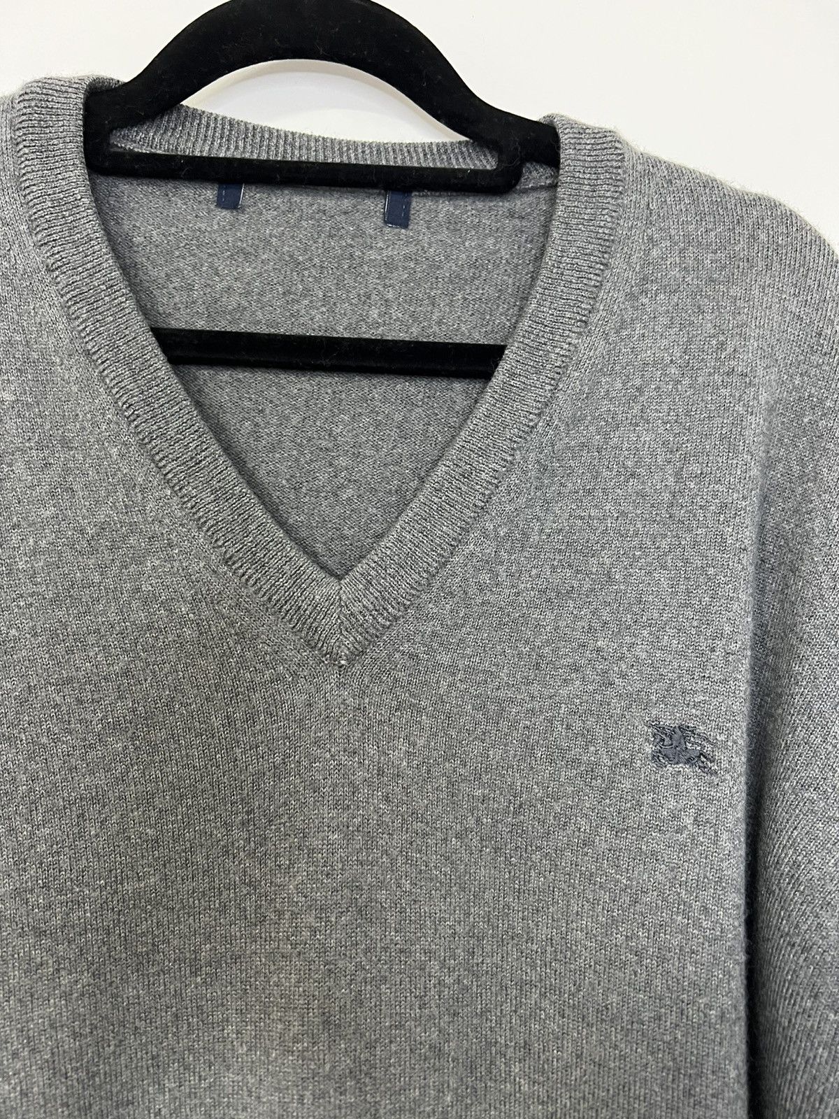 Burberry Burberry grey V-neck sweater M Size US M / EU 48-50 / 2 - 3 Thumbnail