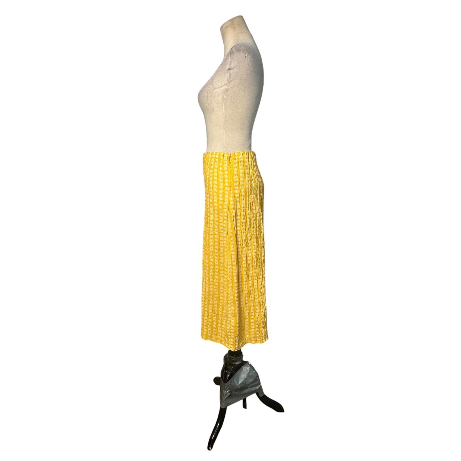 Urban Outfitters Urban Outfitters yellow butterfly midi skirt size Small Size 28" / US 6 / IT 42 - 11 Thumbnail