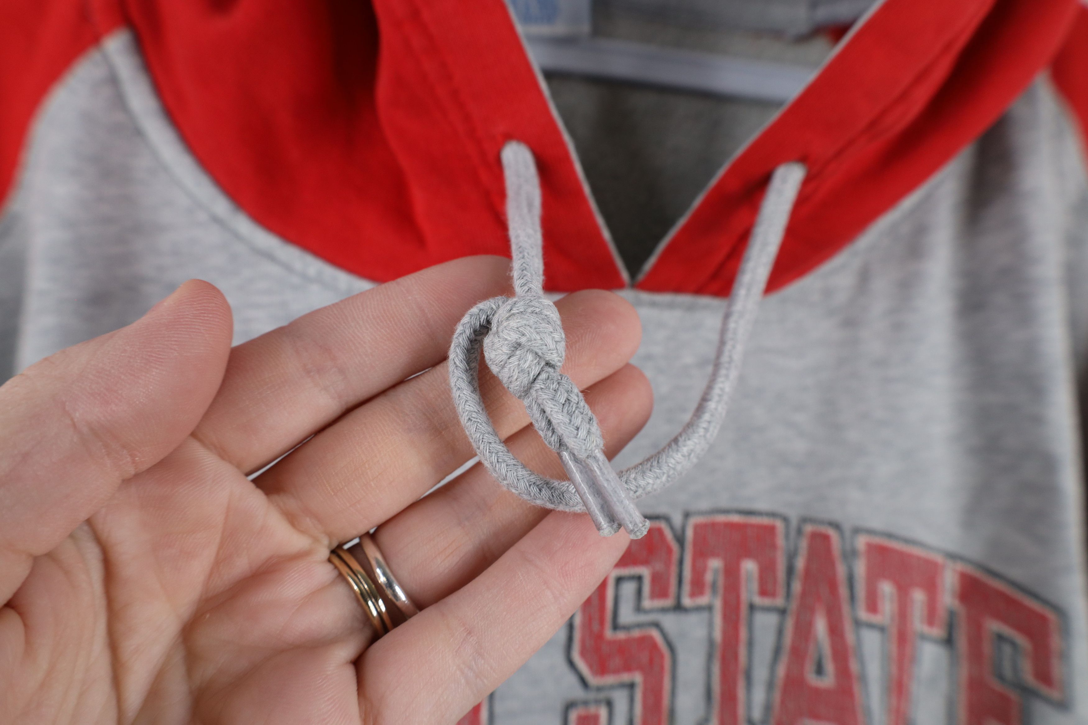 Vintage Vintage Spell Out Ohio State University Football Hoodie Red Size US XL / EU 56 / 4 - 4 Thumbnail