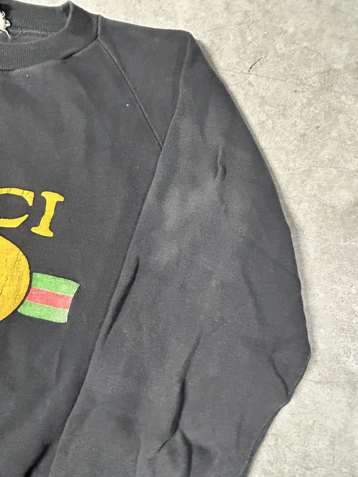 Vintage Vintage 90s Raglan Gucci Sweatshirt Faded Black Size US M / EU 48-50 / 2 - 3 Thumbnail