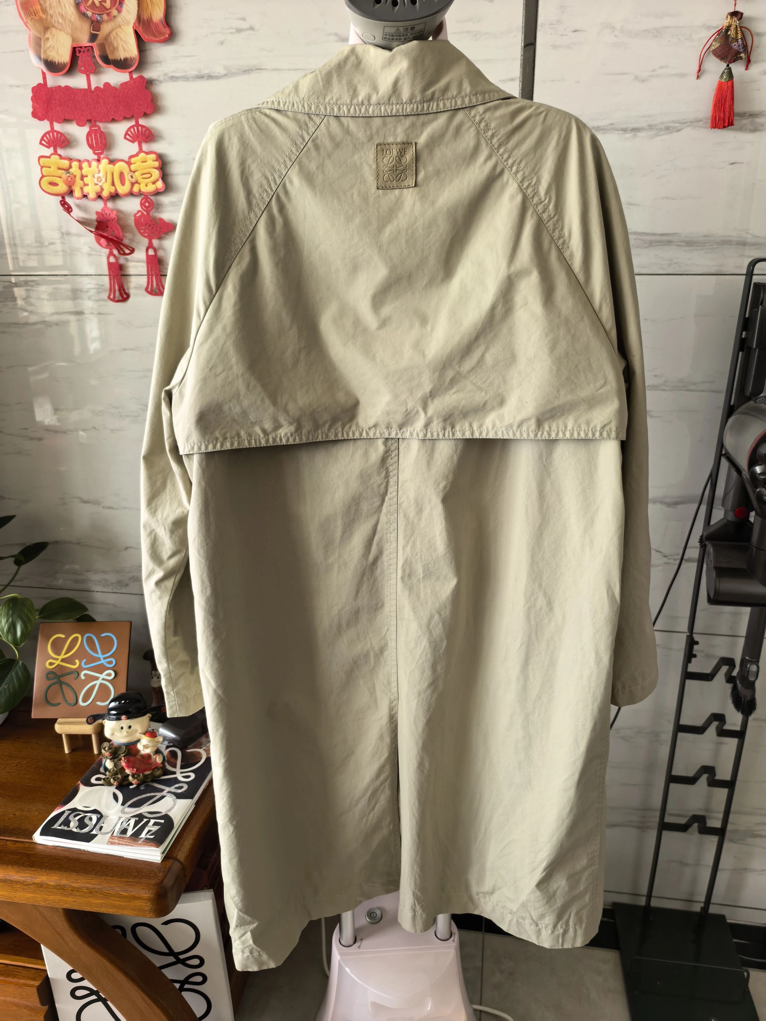 Loewe LOEWE FW22 Khaki Mid-Length Trench Coat EU48 Size US M / EU 48-50 / 2 - 2 Thumbnail