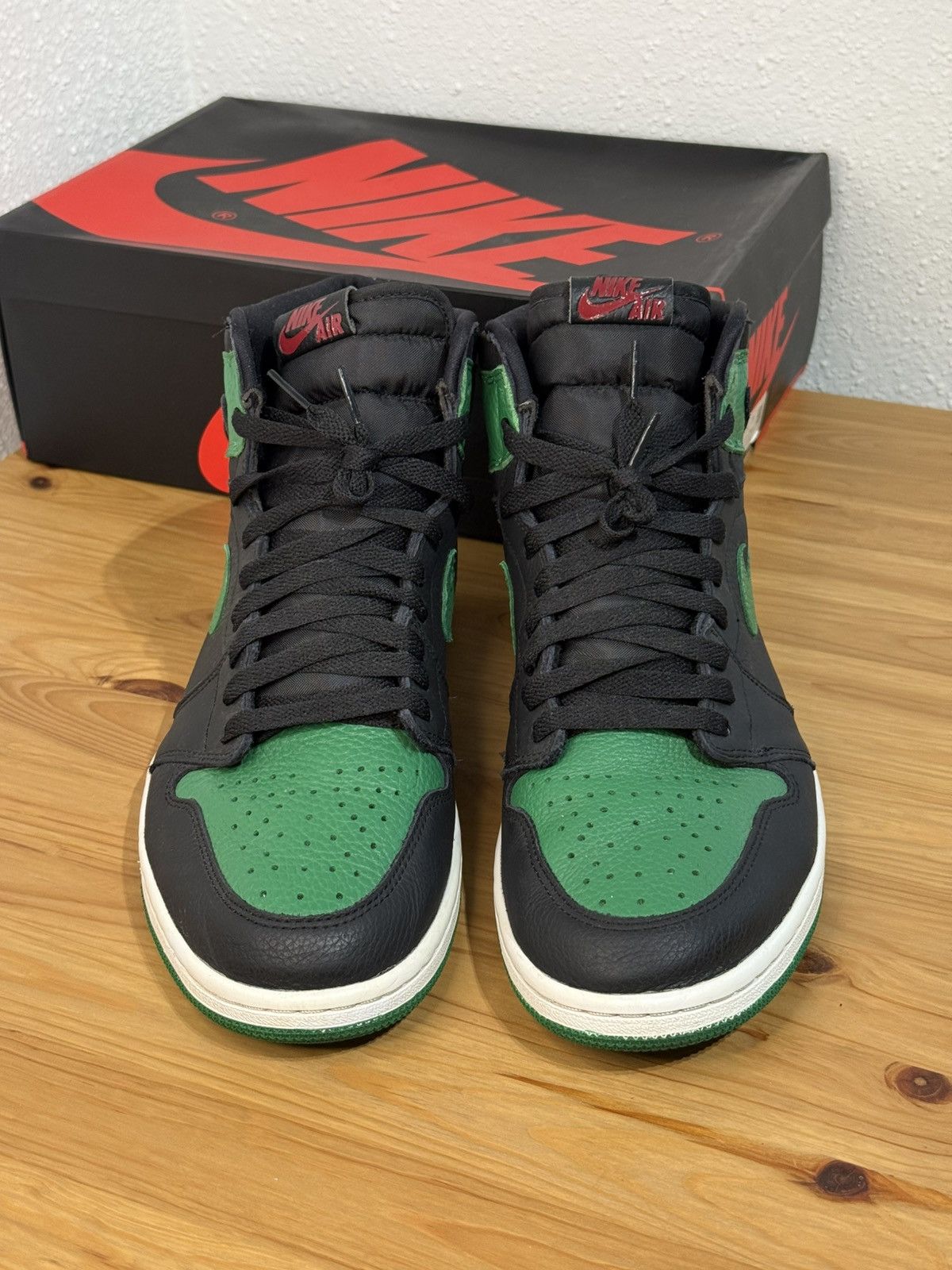 Jordan Brand × Nike Nike Air Jordan 1 Retro High Pine Green Black Size US 11 / EU 44 - 2 Thumbnail