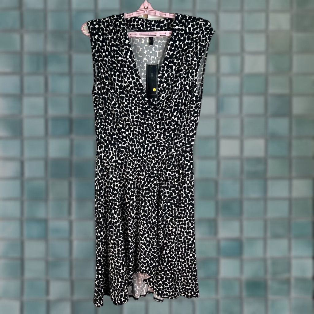 BCBGMAXAZRIA Dress Women's Medium Business Casual Midi Black White Pattern  Animal Print V-Neck Sleeveless Wrap,