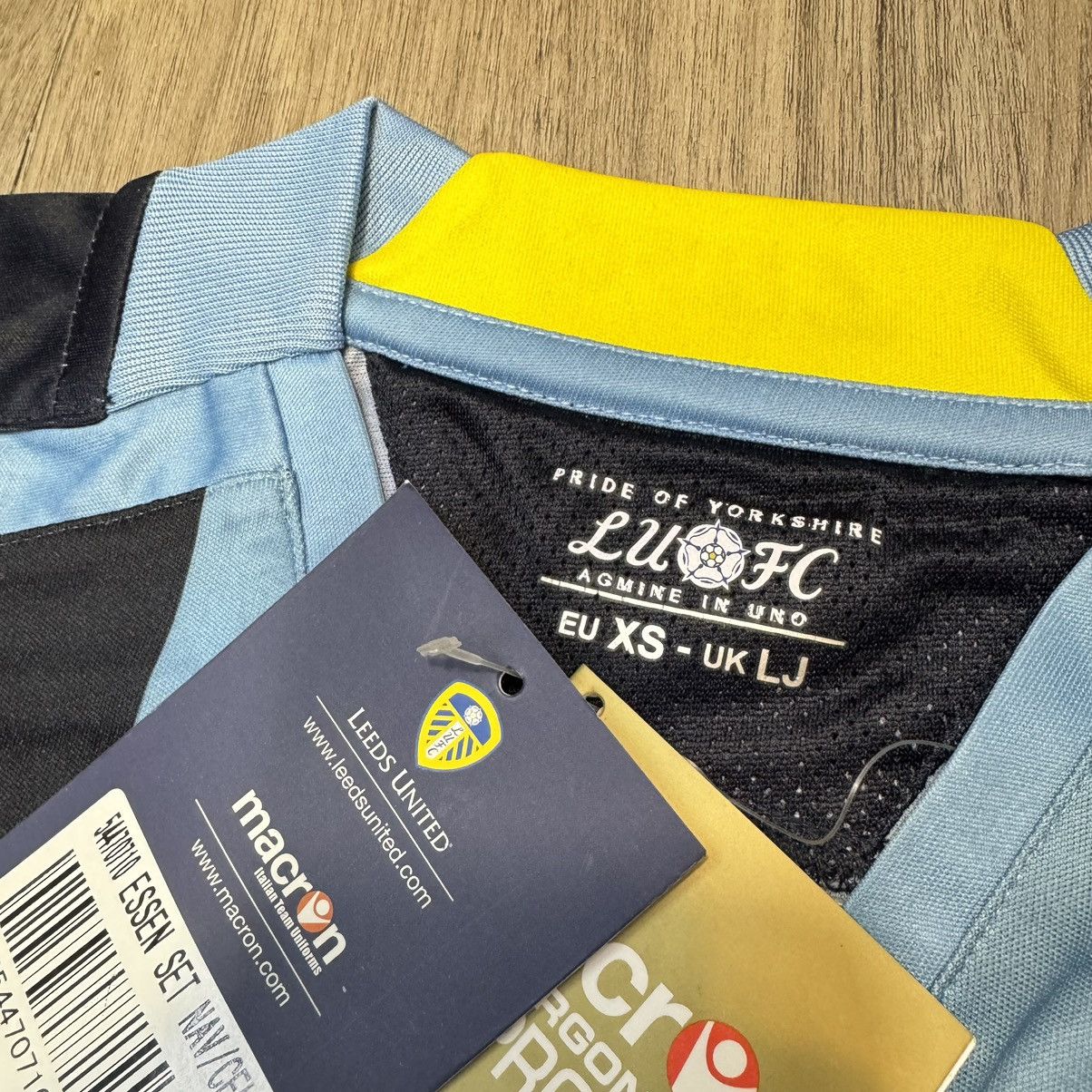 Macron Leeds United 08/09 Longsleeves set (Bnwt) Size US XS / EU 42 / 0 - 6 Thumbnail