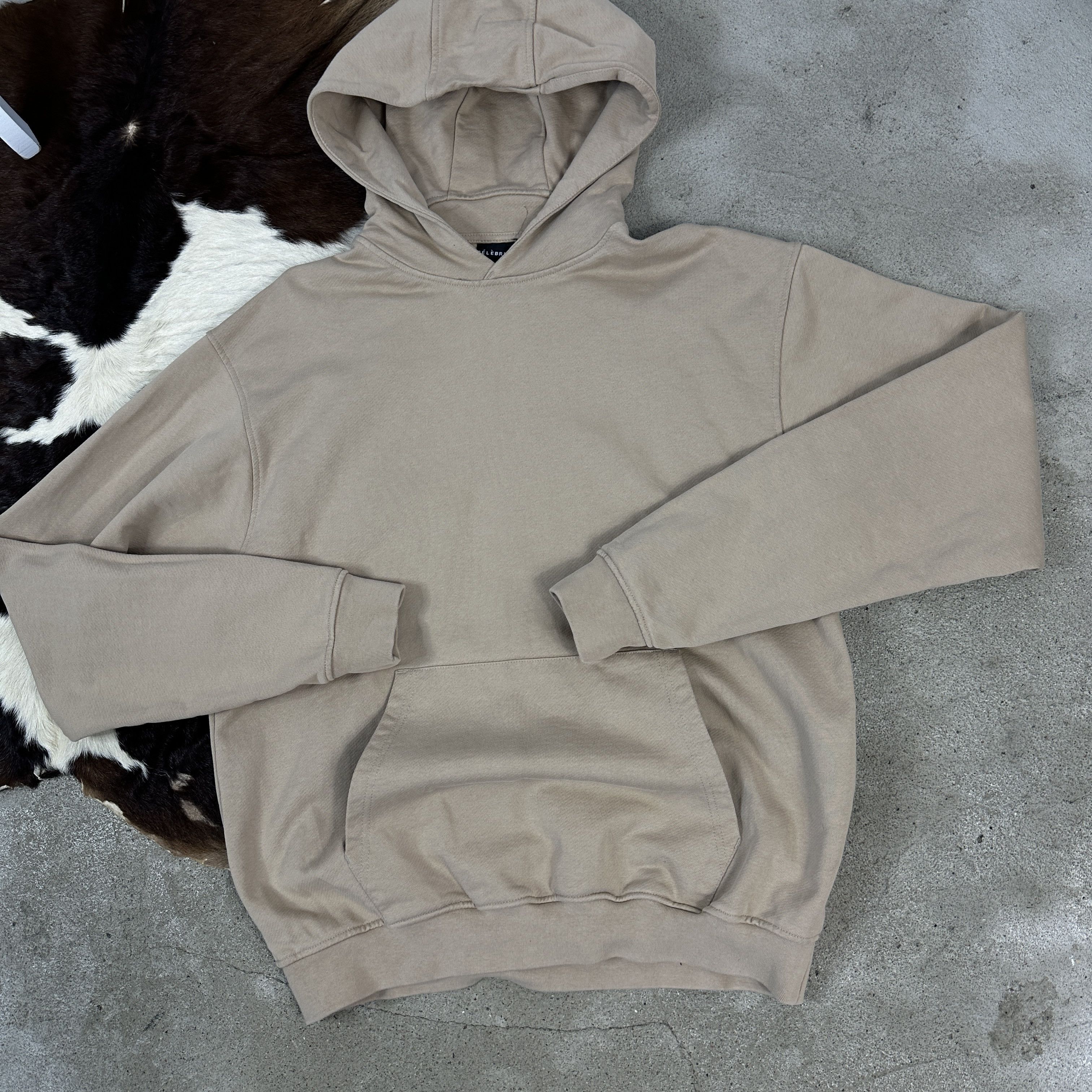 Vintage Vintage Streetwear Basic Blank Celebre Paris Boxy 00s Hoodie Size US M / EU 48-50 / 2 - 3 Thumbnail