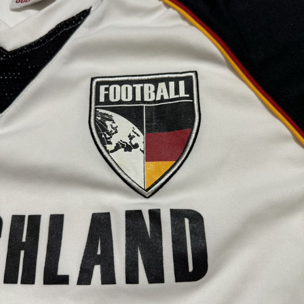 Vintage Deutschland Germany Men Shirt Jersey Football Soccer White L Size US L / EU 52-54 / 3 - 5 Thumbnail