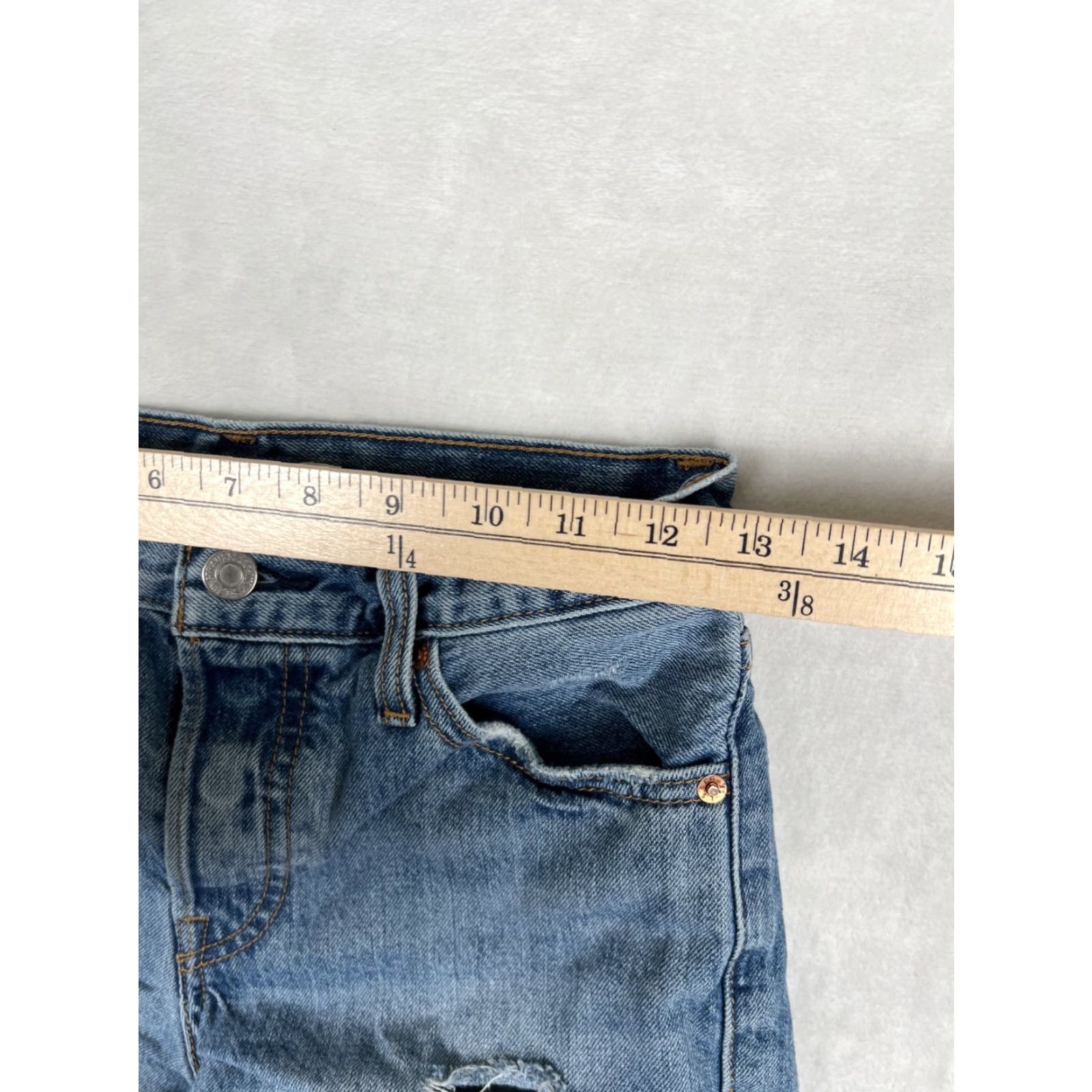 Levi's Levi’s Wedgie Denim Jean Shorts 26 Blue Daisy Dukes Distressed Button Fly Casual Summer Women Regular 90s Denim Shorts"} Size 26" / US 2 / IT 38 - 4 Thumbnail
