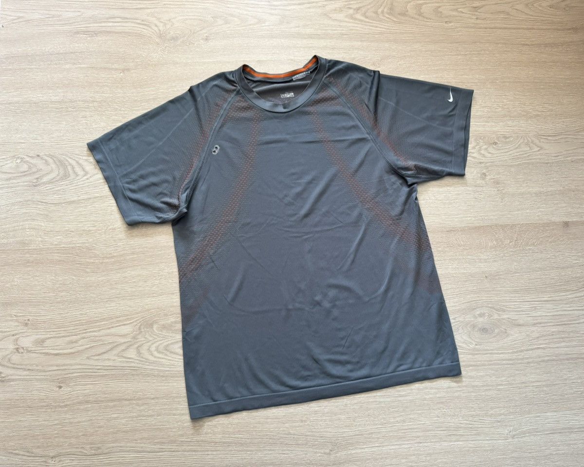 Vintage Vintage 00’s Amazing Nike y2k Japanese Sport T-Shirt Size US M / EU 48-50 / 2 - 1 Thumbnail