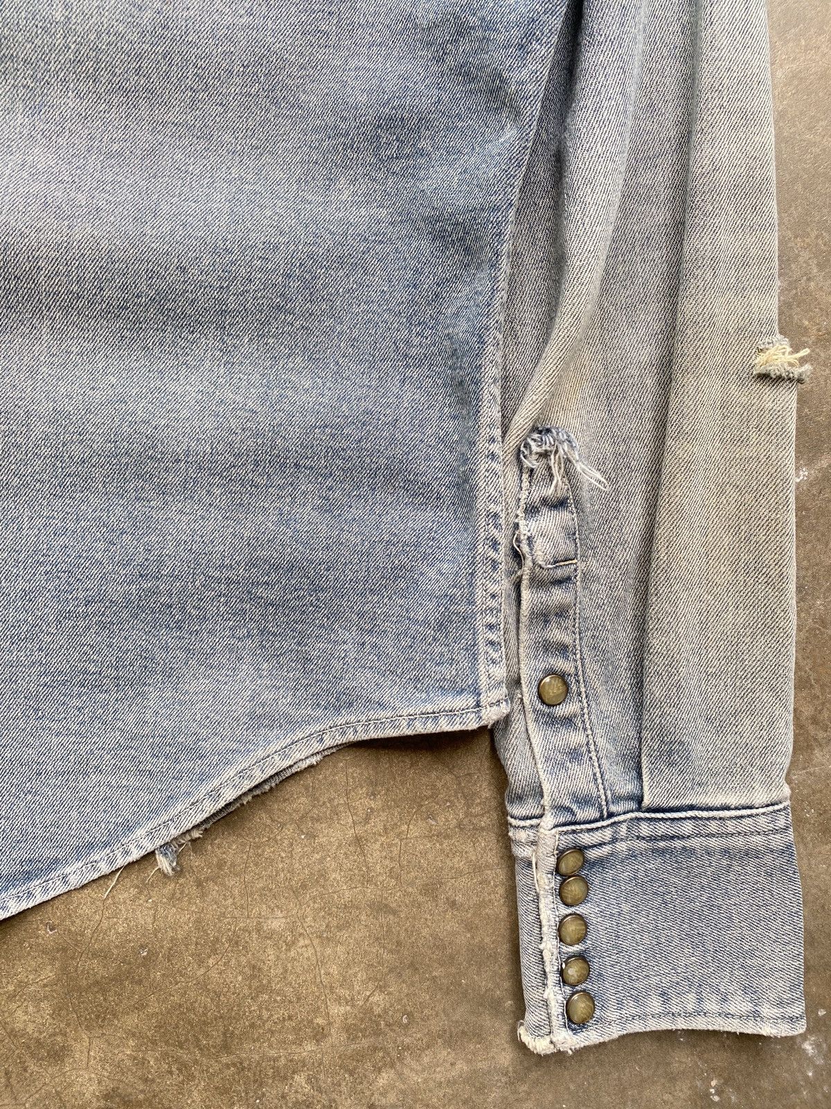 If Six Was Nine 2000s Distressed Led Rechwe LGB Style Denim Shirt Size US M / EU 48-50 / 2 - 14 Thumbnail