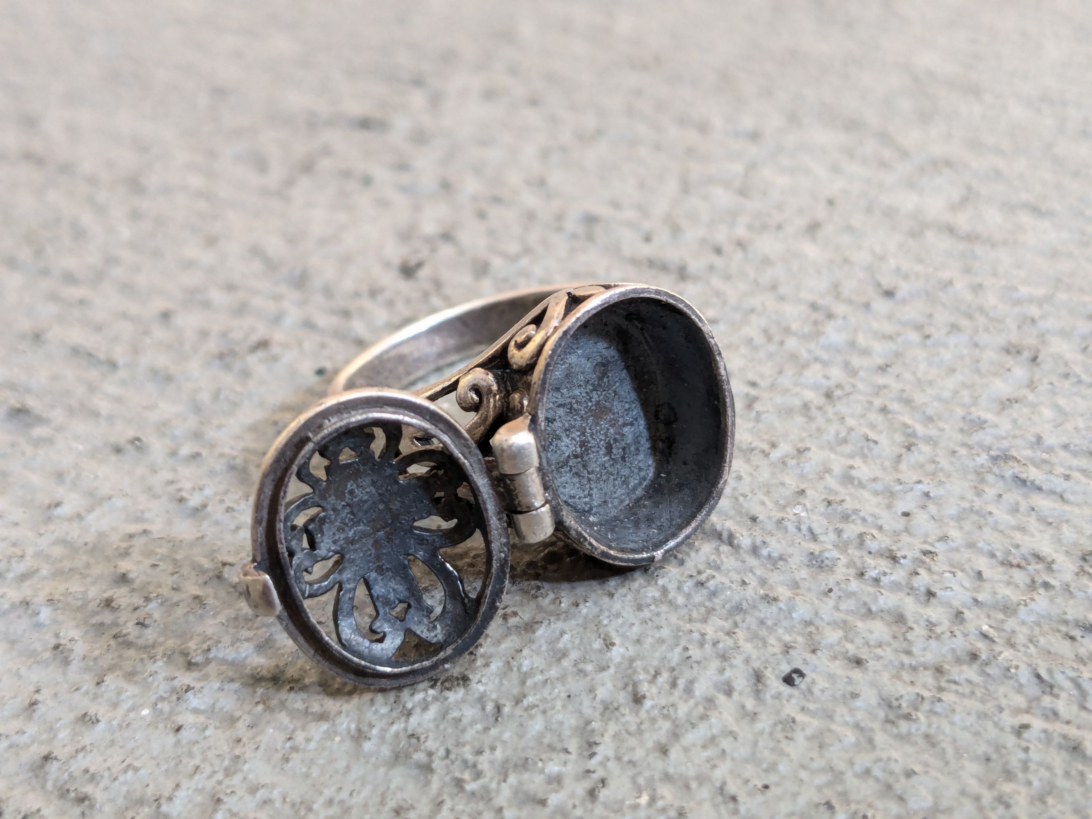 Jewelry × Sterling Silver Sterling Silver Poison Ring 5.75 Cross Size ONE SIZE - 8 Thumbnail
