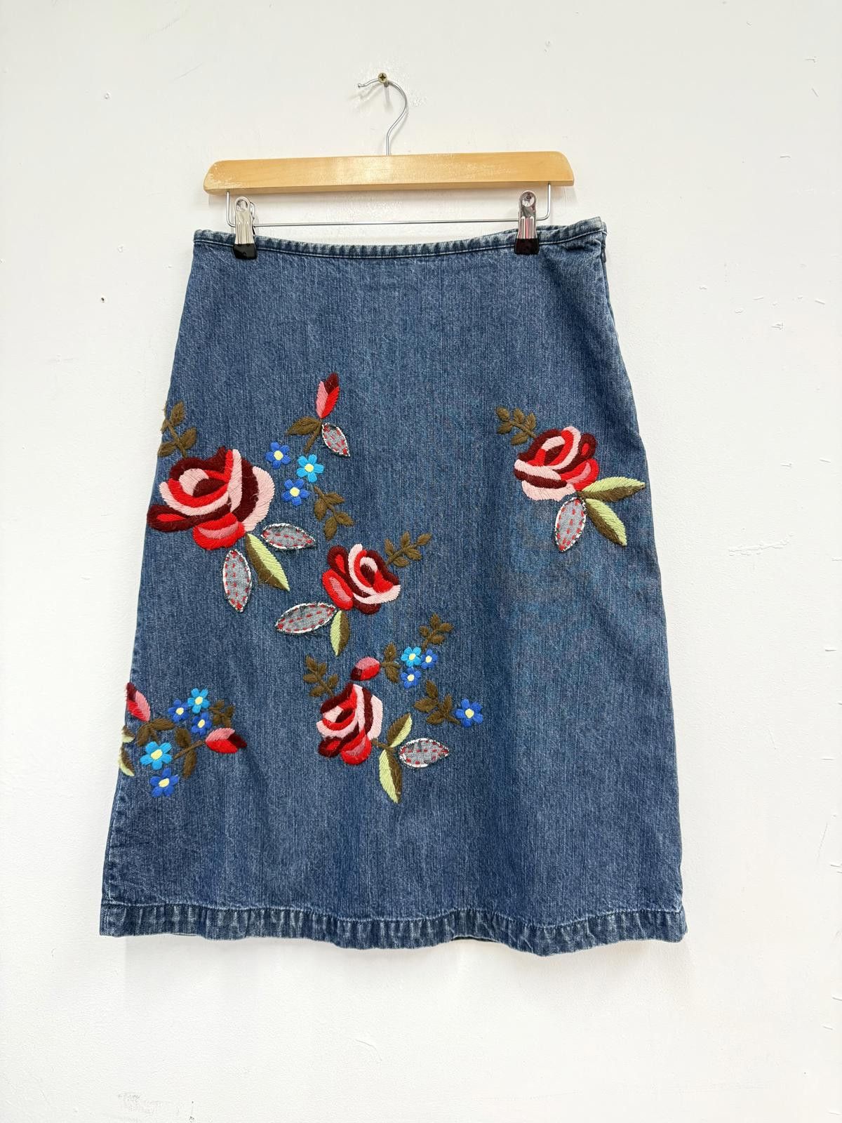 Other Embroidered Denim Skirt with Floral Design Size 30" / US 8 / IT 44 - 1 Thumbnail