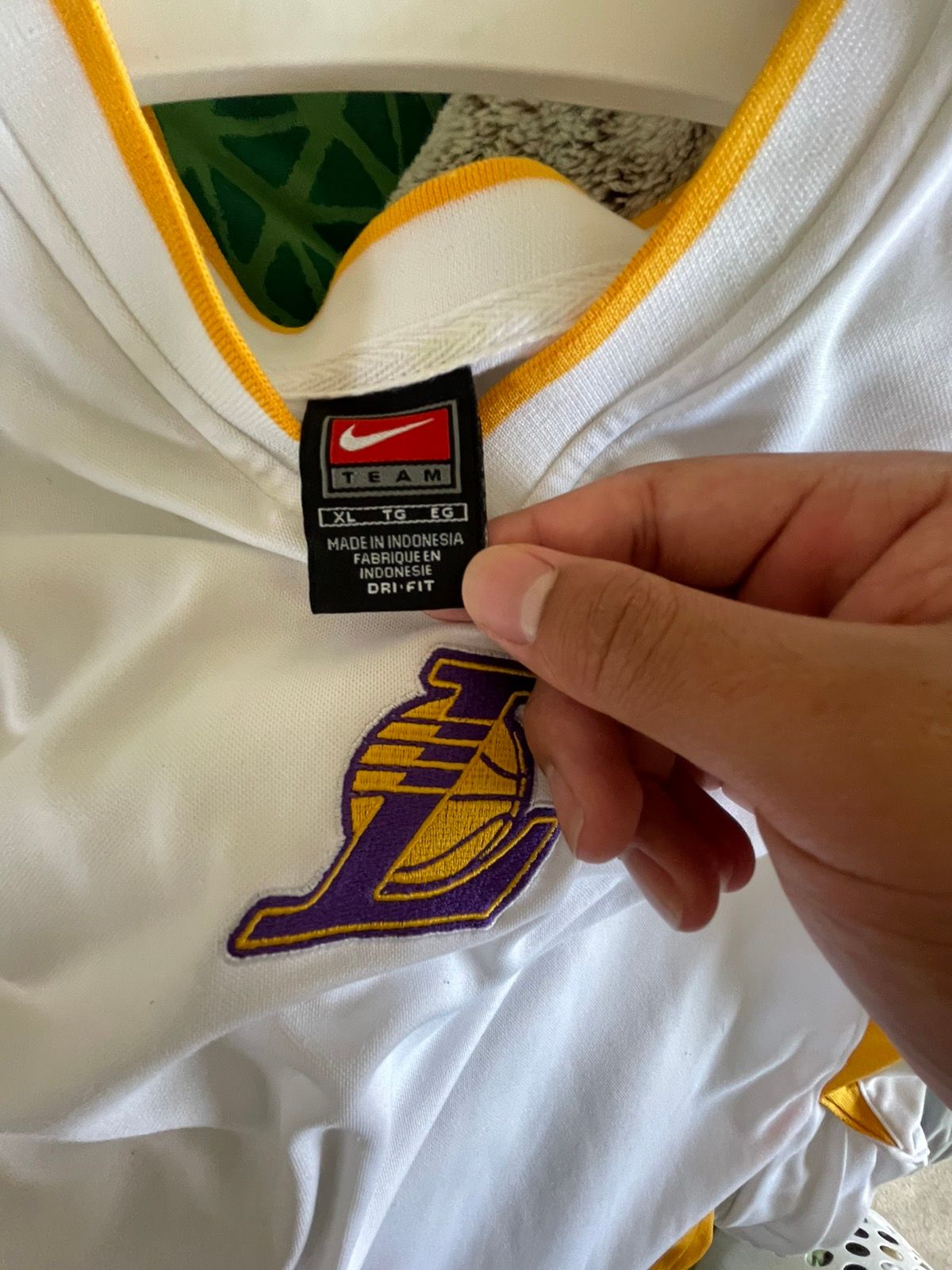 Nike Vintage Lakers warm up shirt Size US XL / EU 56 / 4 - 3 Thumbnail