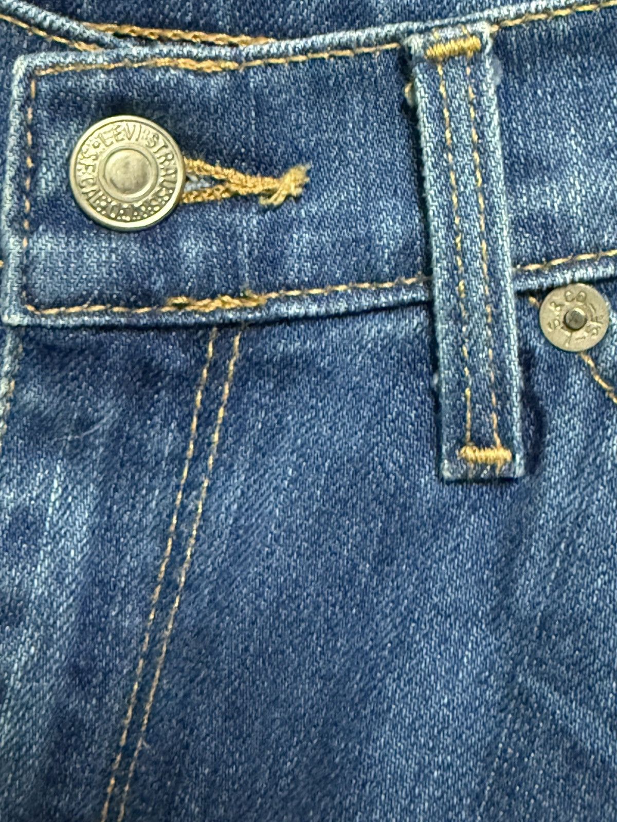 Levi's Vintage Levis Red Twisted Leg Size US 32 / EU 48 - 6 Thumbnail