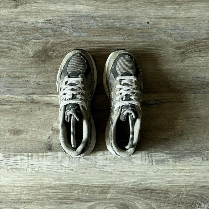 New Balance NEW BALANCE • 990v3 Big Kid "Grey" (7M) Size US 7 / EU 40 - 11 Thumbnail