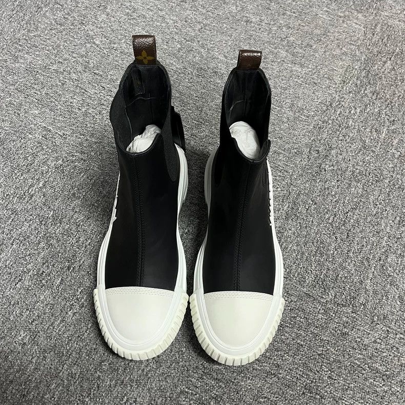 Louis Vuitton Louis Vuitton Black and white first layer cowhide high-top Size US 7.5 / IT 37.5 - 2 Thumbnail