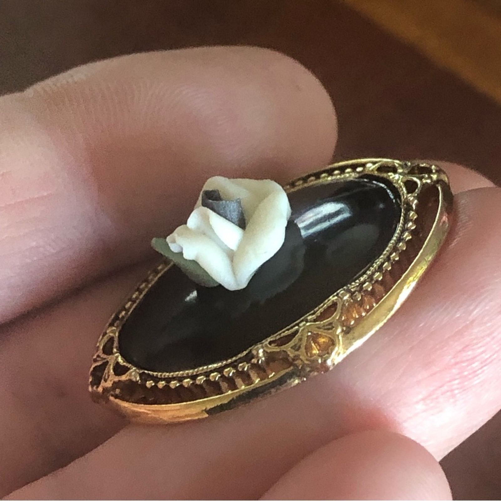 Vintage Vintage black agate porcelain rose brooch pin Size ONE SIZE - 2 Thumbnail