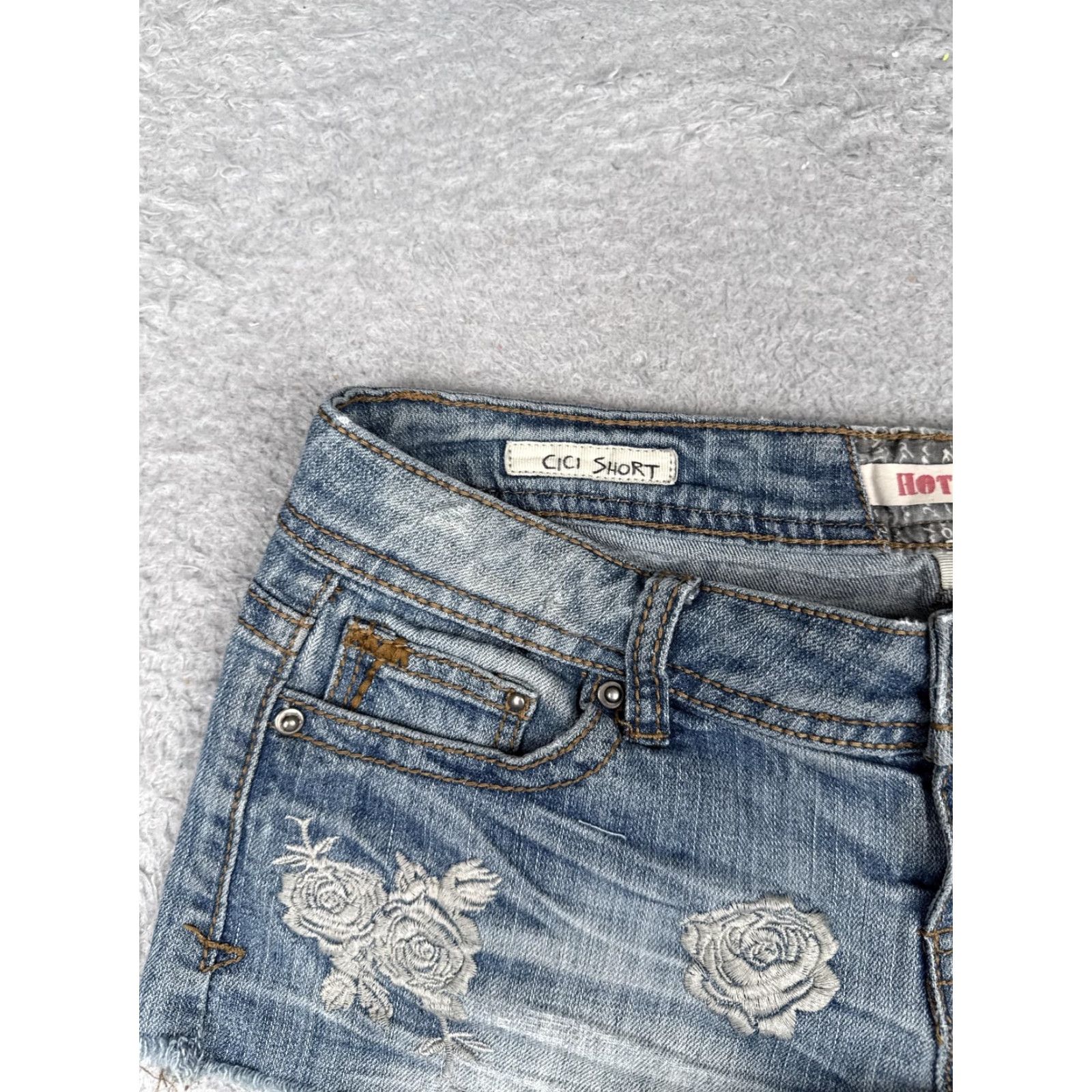 Vintage Hot Kiss Denim Shorts Juniors 7 Blue Cutoff Frayed Hem Embroidered Floral CiCi Size 28" / US 6 / IT 42 - 4 Thumbnail