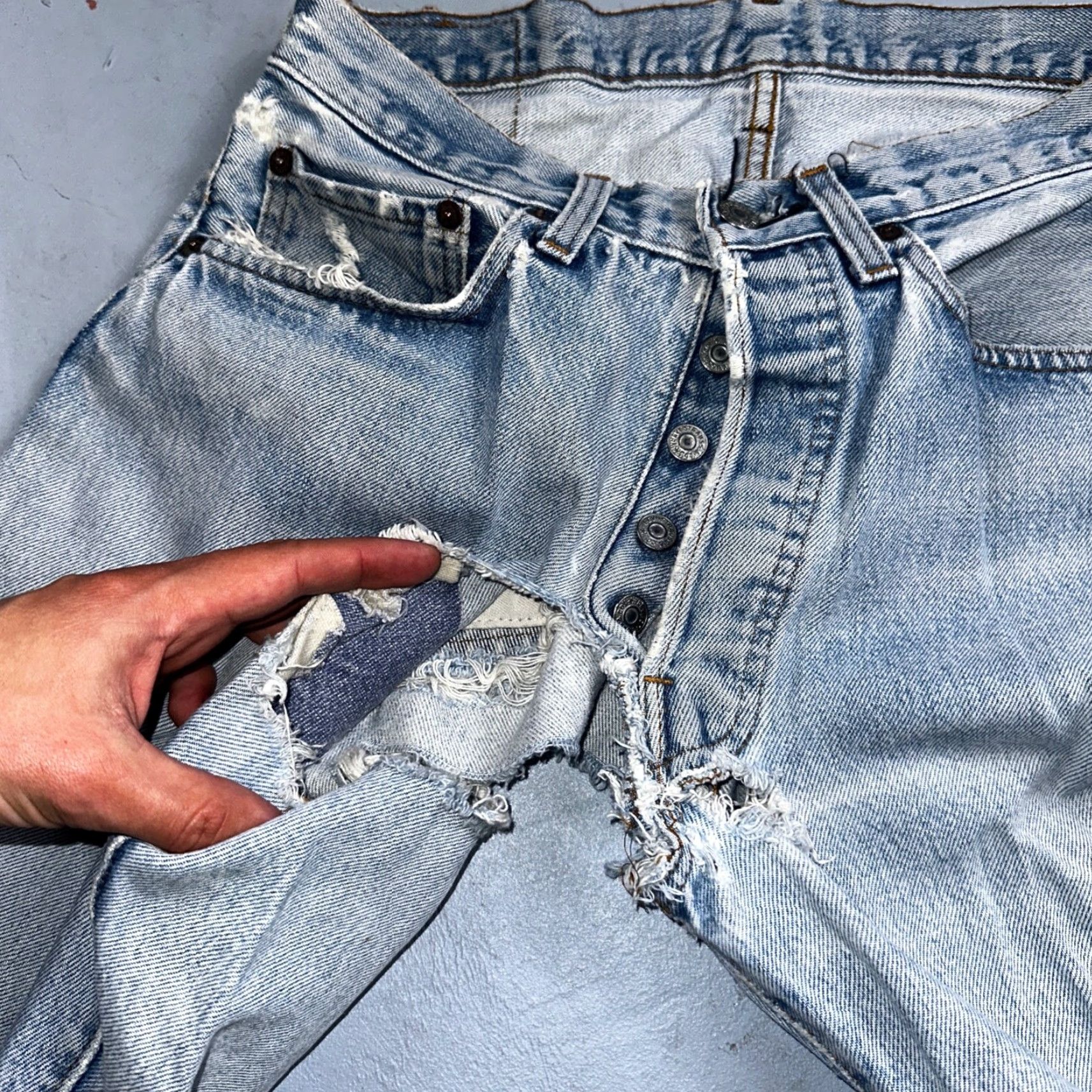 Levi's VINTAGE Levi's 501 Jeans (XX) USA 80s Light Wash Redline Selvedge 30x38 Classic Straight Jeans Mens Size US 30 / EU 46 - 7 Thumbnail