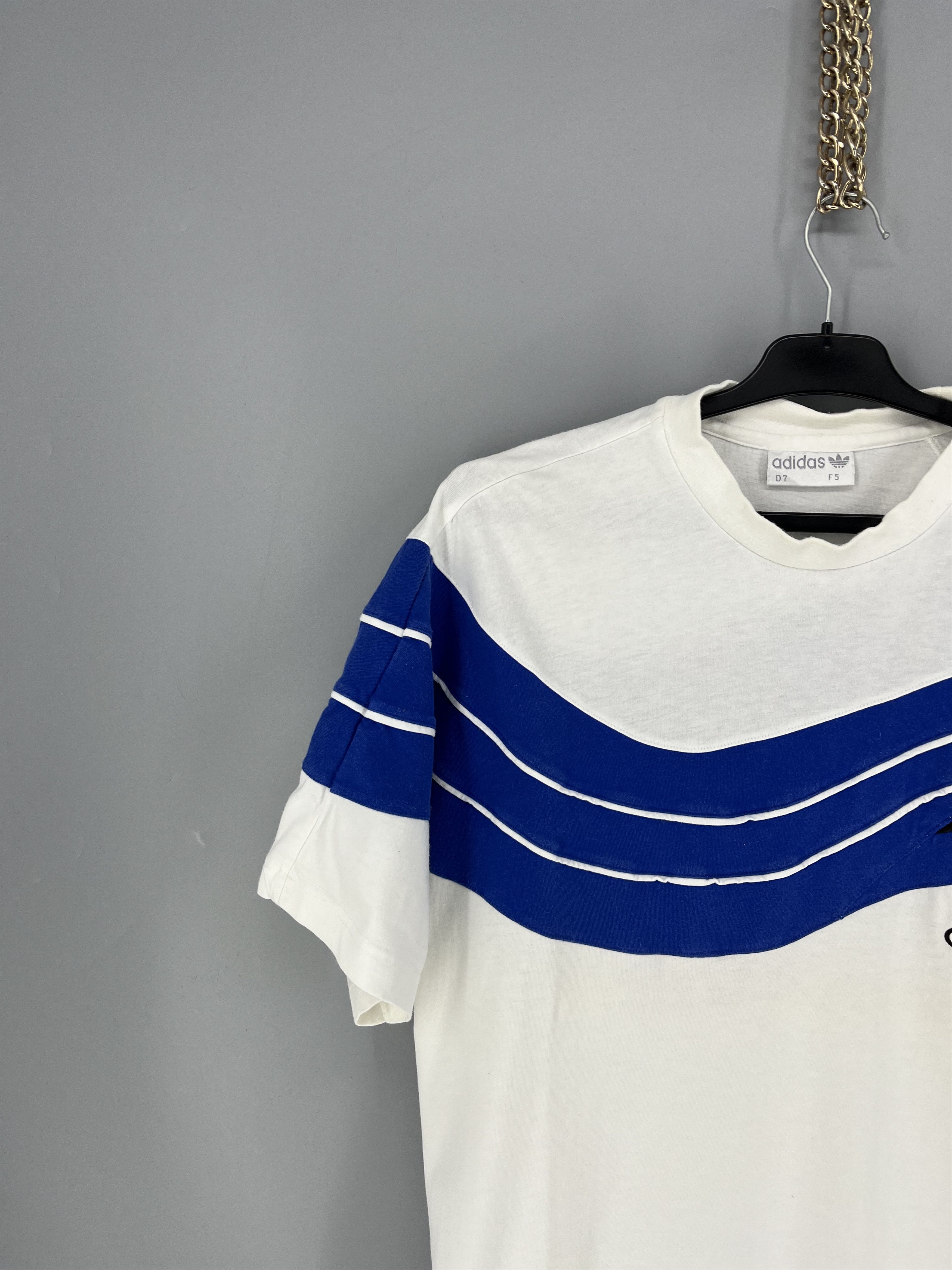 Adidas Adidas 90s streetwear vintage t-shirts size L Size US L / EU 52-54 / 3 - 4 Thumbnail