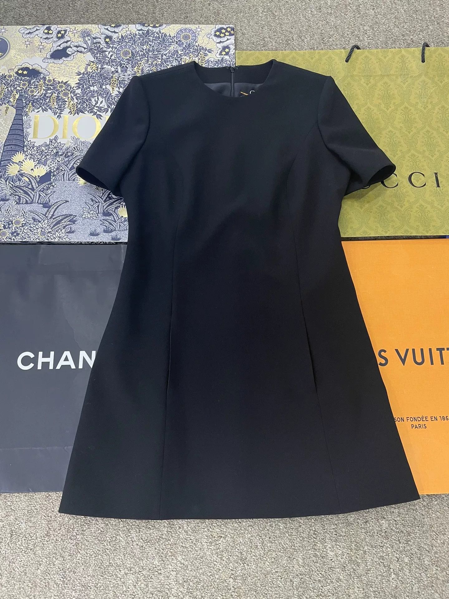Saint Laurent Paris Saint Laurent Classic Wool Black Dress Size M / US 6-8 / IT 42-44 - 1 Thumbnail