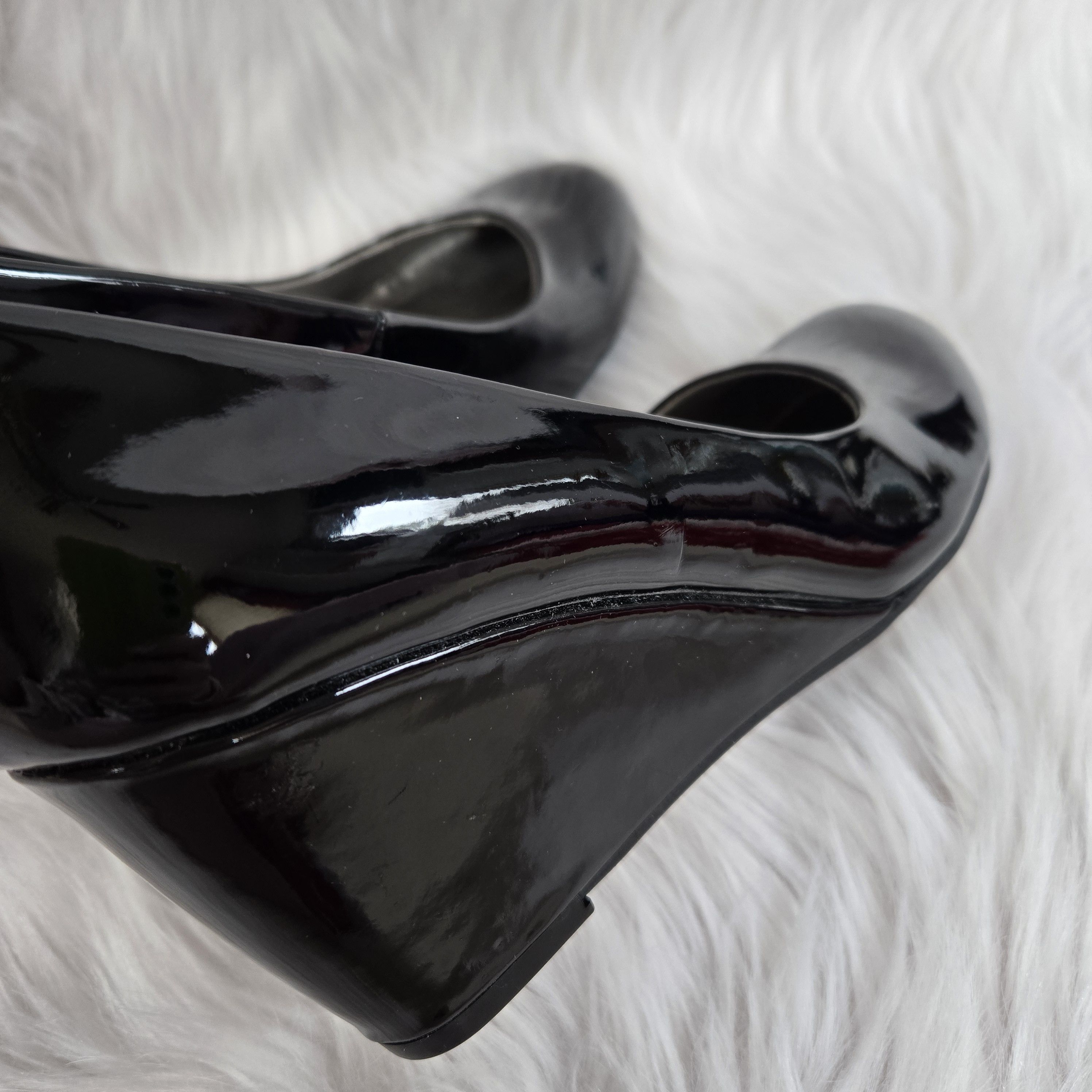Chinese Laundry CHINESE LAUNDRY Nima Black Patent Wedge Pump Size 6.5 Size US 6.5 / IT 36.5 - 3 Thumbnail