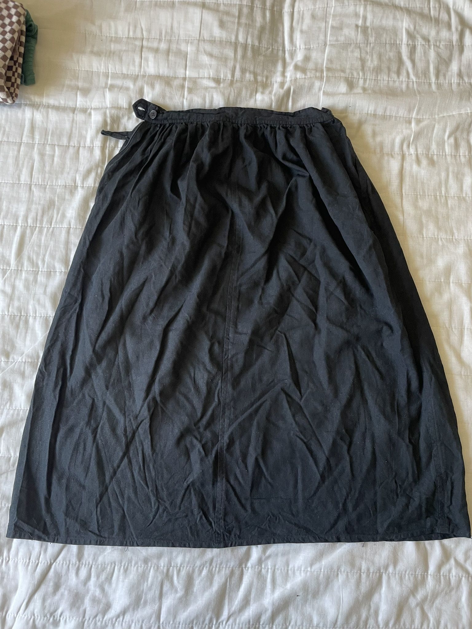 Eaton Vintage Eaton Black Silk Midi Skirt — Made in Hong Kong Size 34" / US 12 / IT 48 - 1 Thumbnail