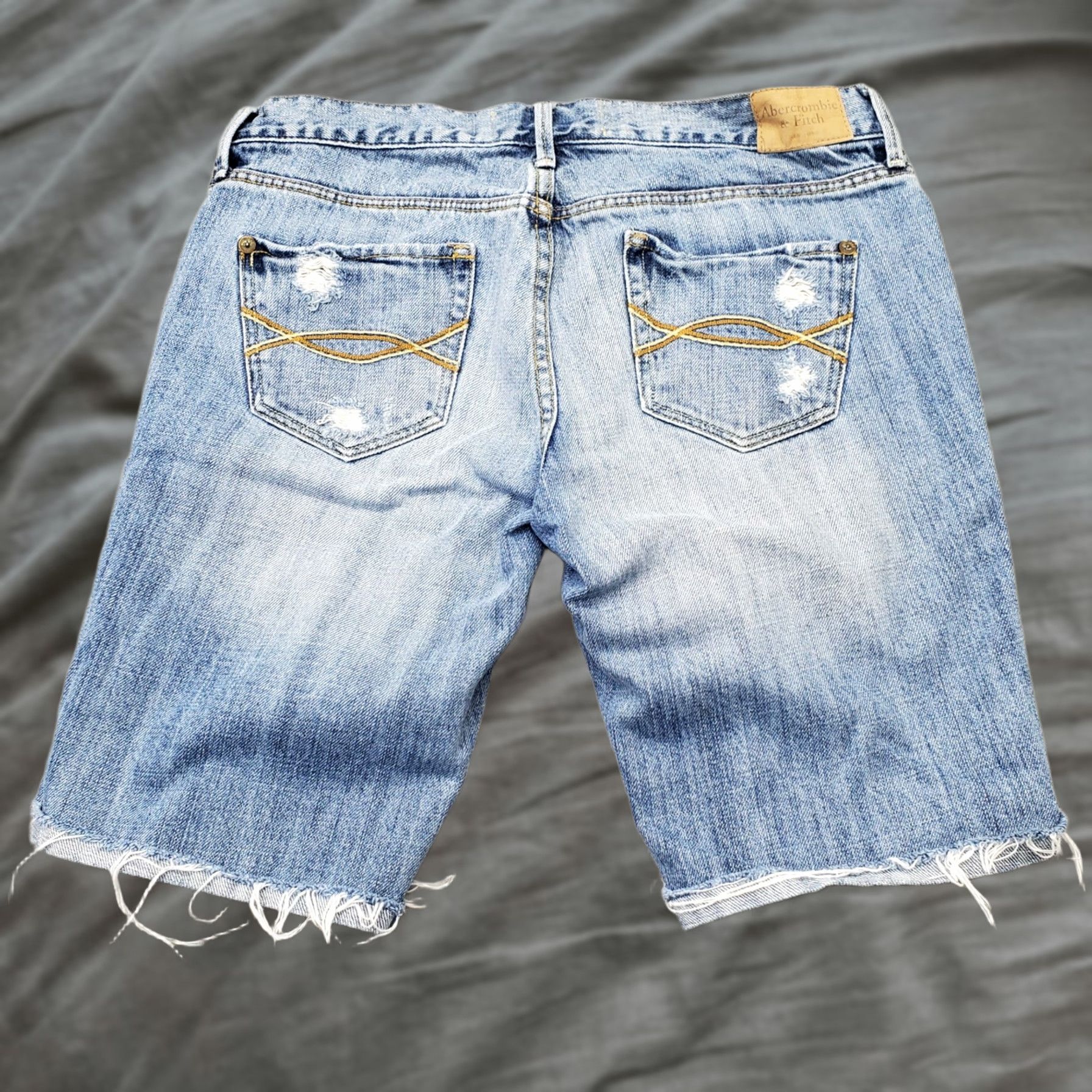 Abercrombie & Fitch Abercrombie & Fitch Denim Shorts Women 4 Blue Cuffed Faded Distressed Frayed Hem Size 27" / US 4 / IT 40 - 1 Thumbnail