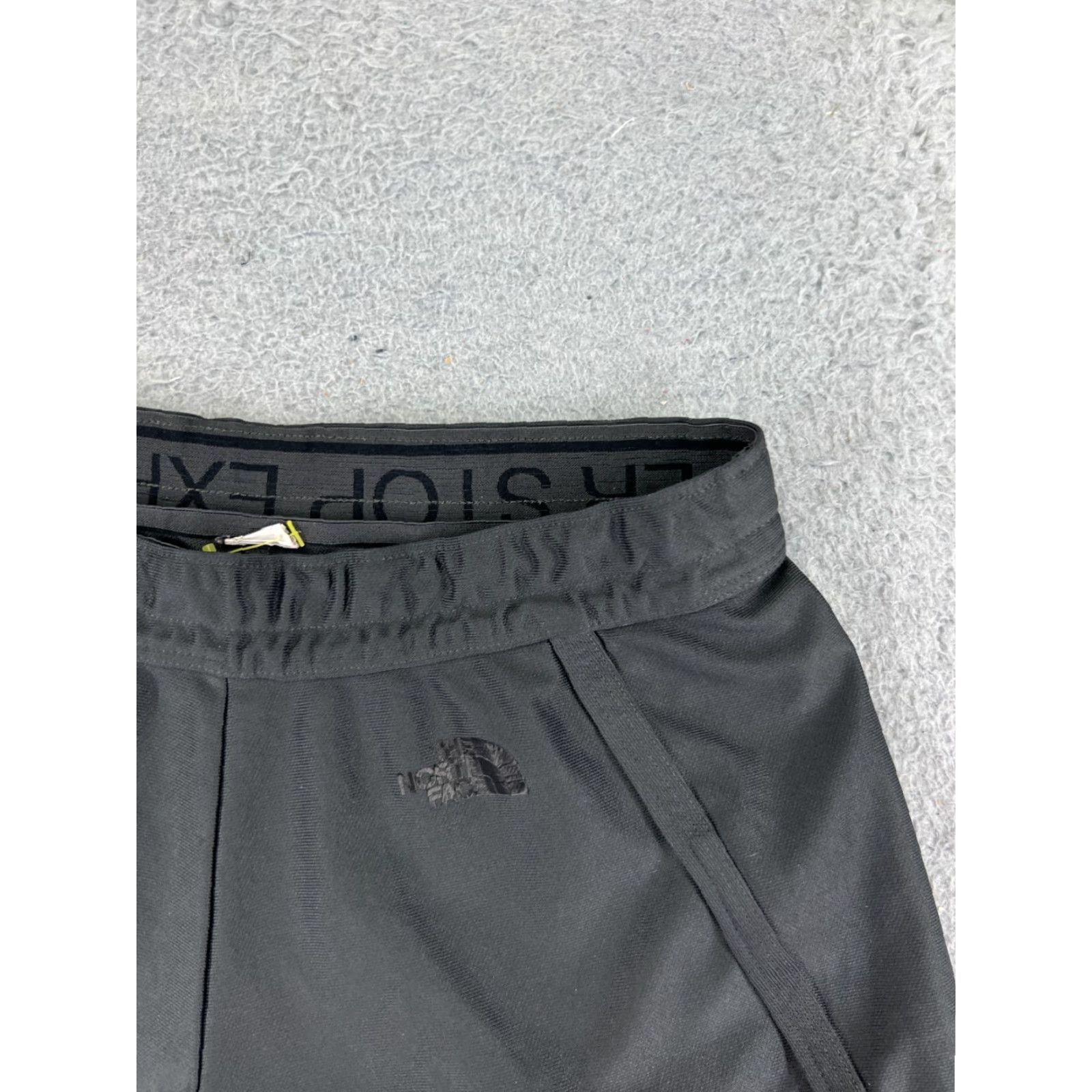 The North Face The North Face Shorts Womens XS Gray Nylon Elastic Waist Run Gym 3" Inseam Regular Fit Large List: Not allowed. Size 26" / US 2 / IT 38 - 5 Thumbnail