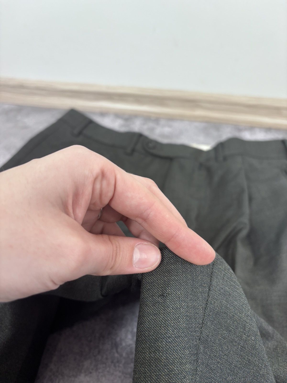 Corneliani Corneliani Men’s 2-Piece Grey Super 120s Wool Suit Size 42R - 20 Thumbnail