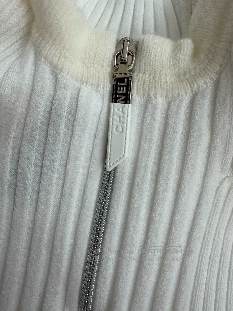 Chanel Chanel White hooded knitwear with short sleeves Size XS / US 0-2 / IT 36-38 - 3 Thumbnail