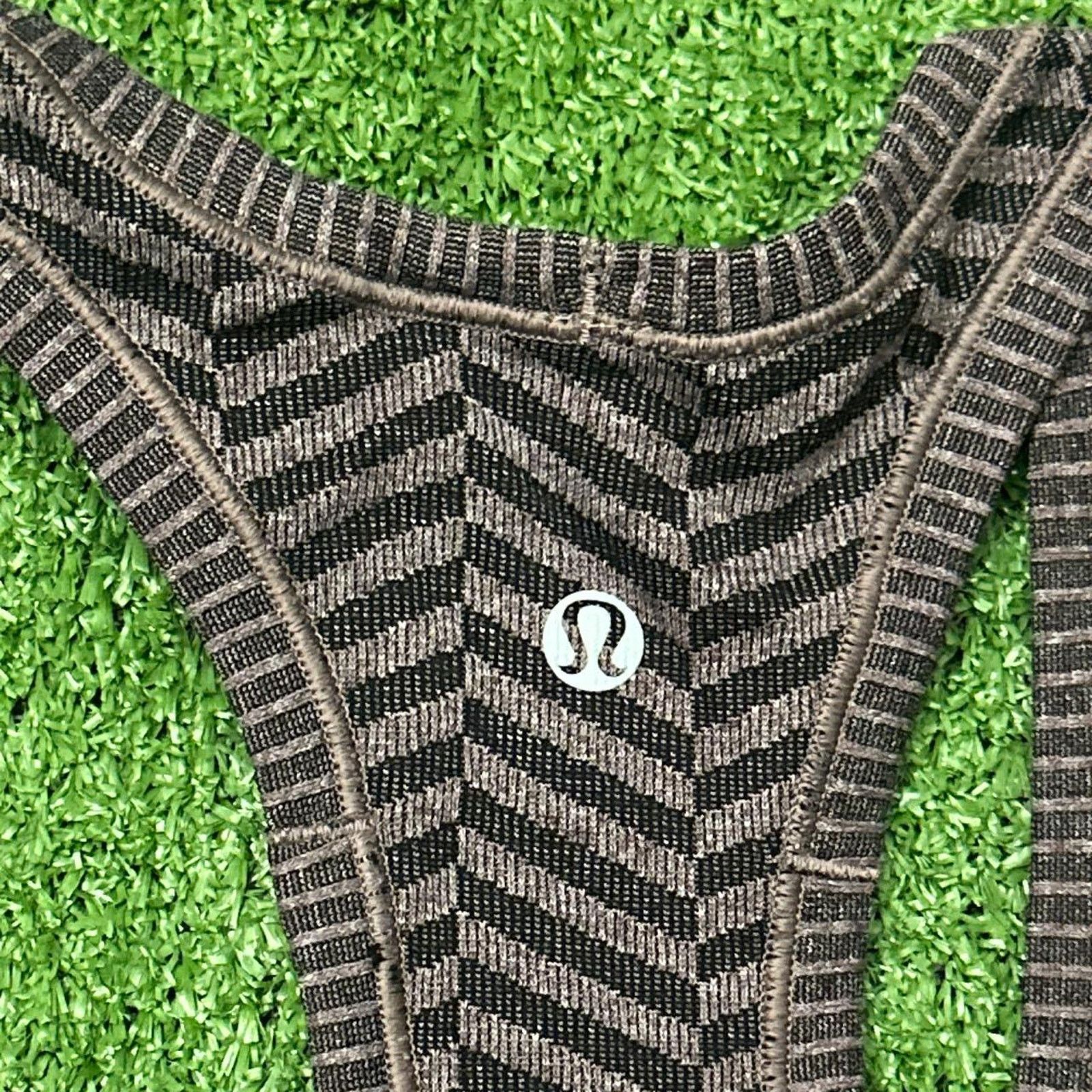 Lululemon Lululemon Black Cherry Chevron Stripe Racerback Tank Top Size S / US 4 / IT 40 - 6 Thumbnail
