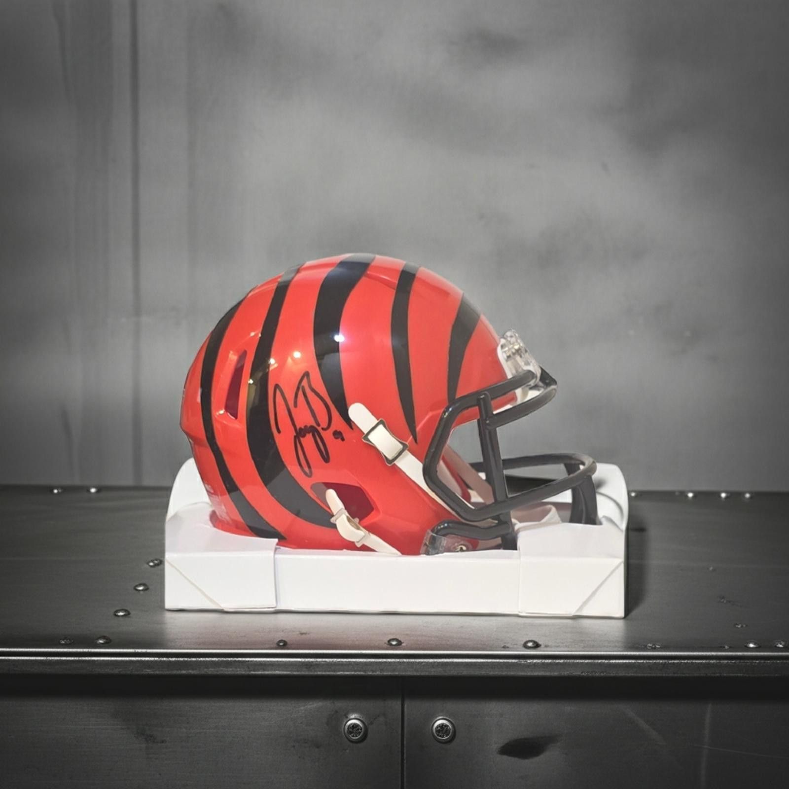 Other Joe Burrow Bengals autographed mini helmet Fanatics Hologram Size ONE SIZE - 1 Thumbnail