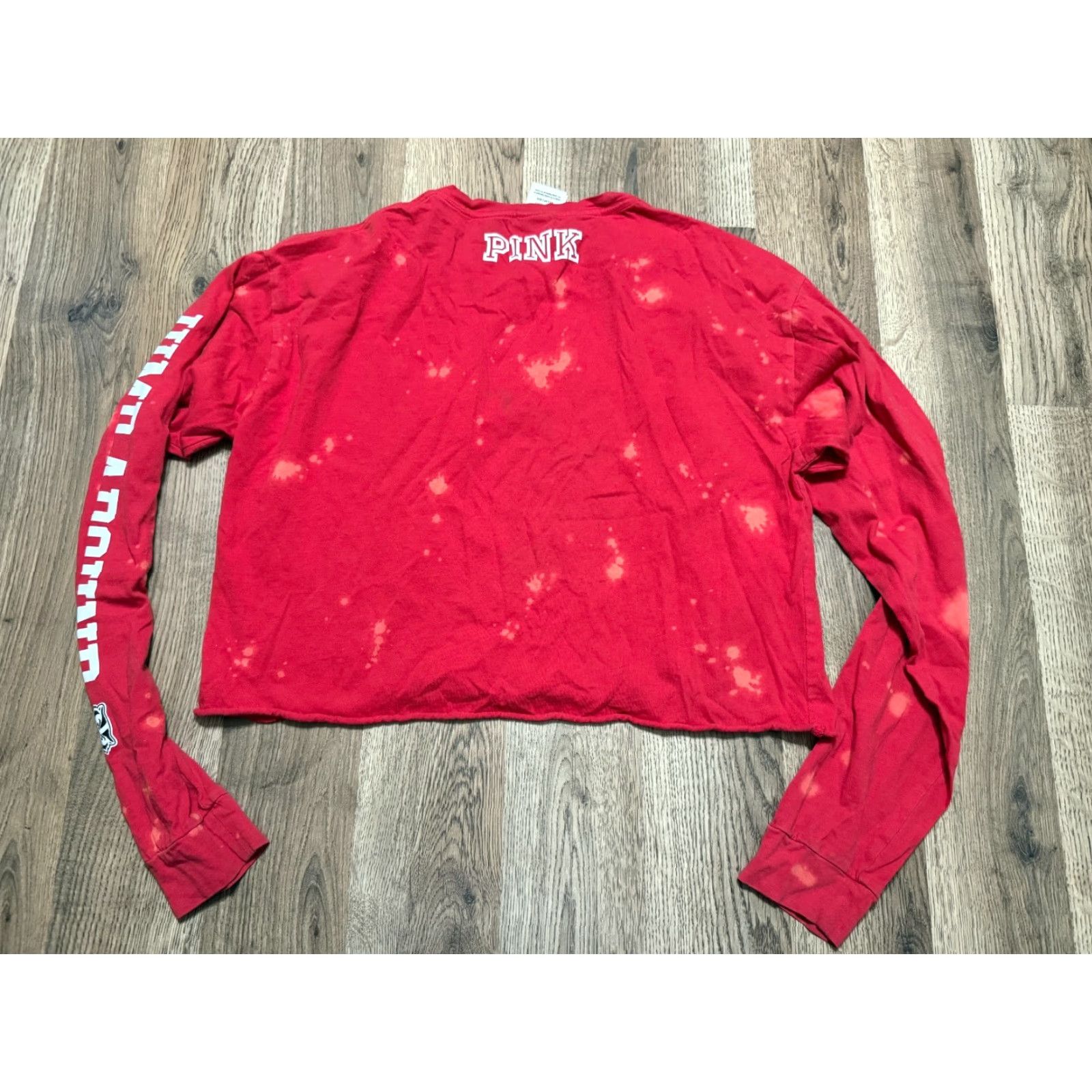Victoria's Secret Victoria's Secret Shirt Womens XS Red Crop Bleach Spots Wisconsin Badgers Size XS / US 0-2 / IT 36-38 - 2 Thumbnail